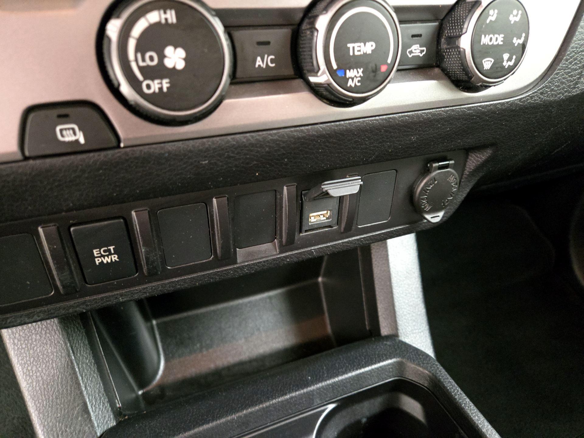 Thumbnail: 2021 Toyota Tacoma - 18