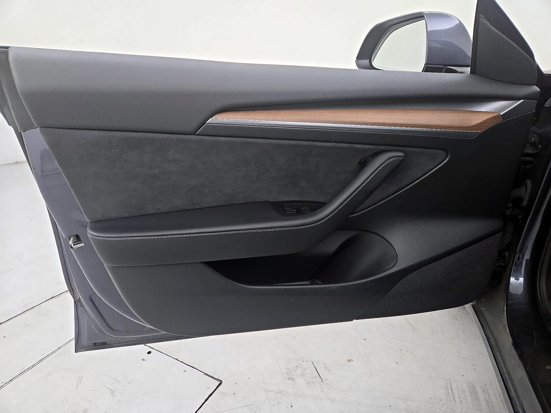 Thumbnail: 2023 Tesla Model 3 - 12