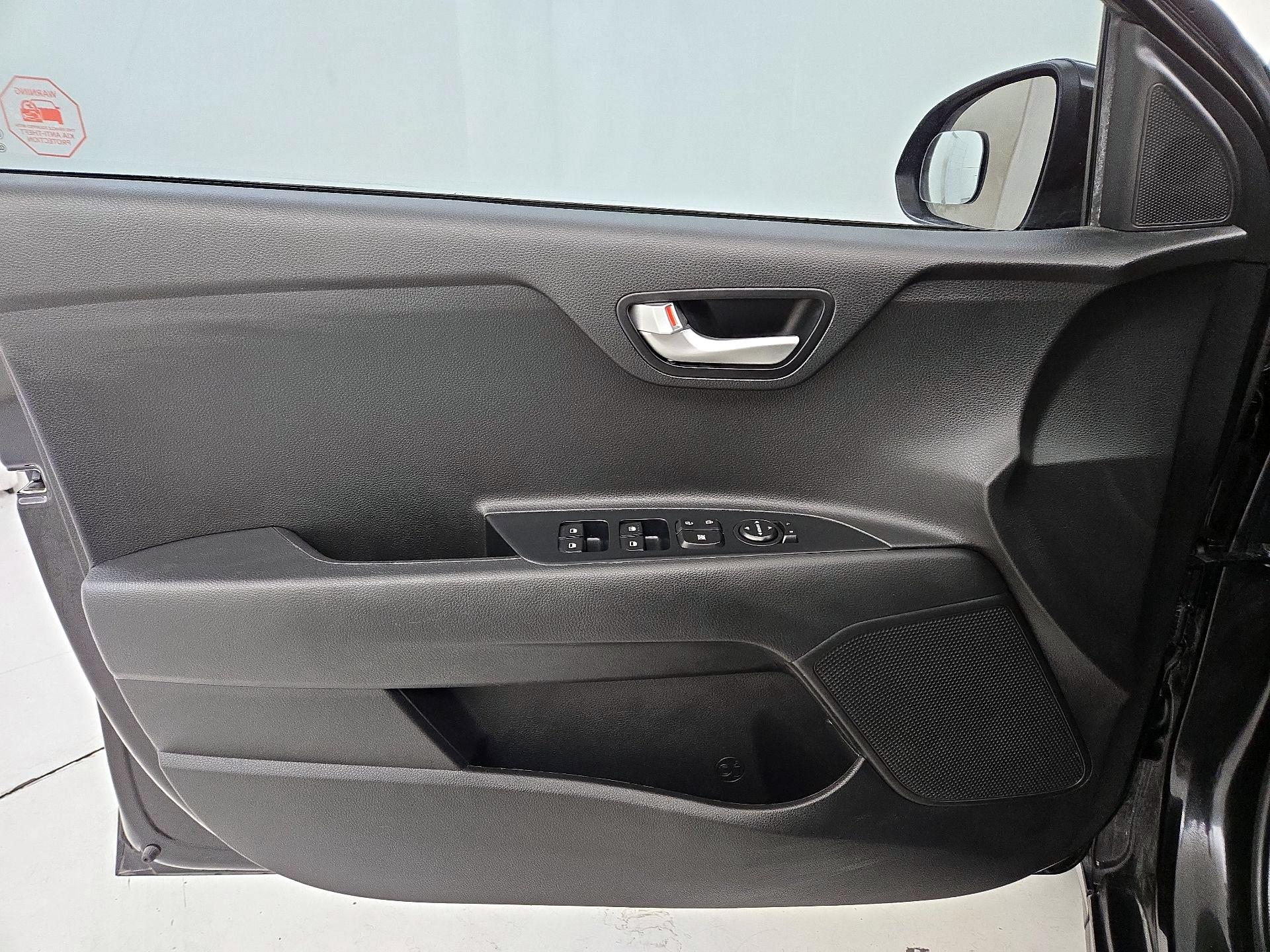 Thumbnail: 2021 Kia Rio - 12
