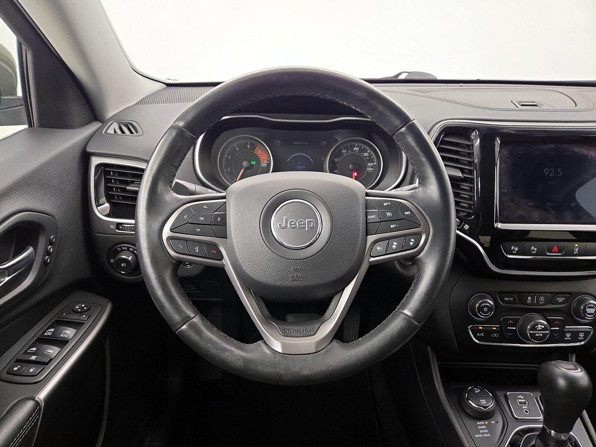 Thumbnail: 2019 Jeep Cherokee - 10
