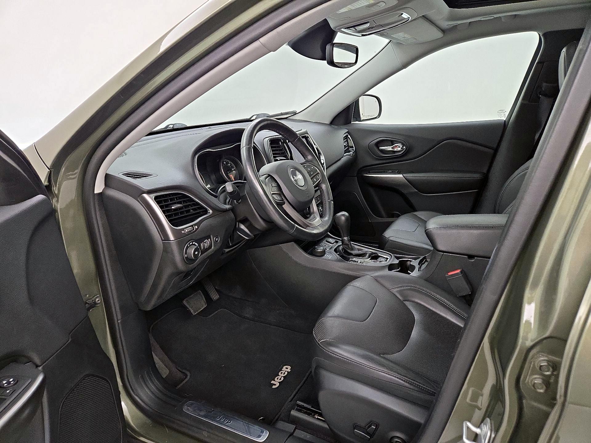 Thumbnail: 2019 Jeep Cherokee - 11