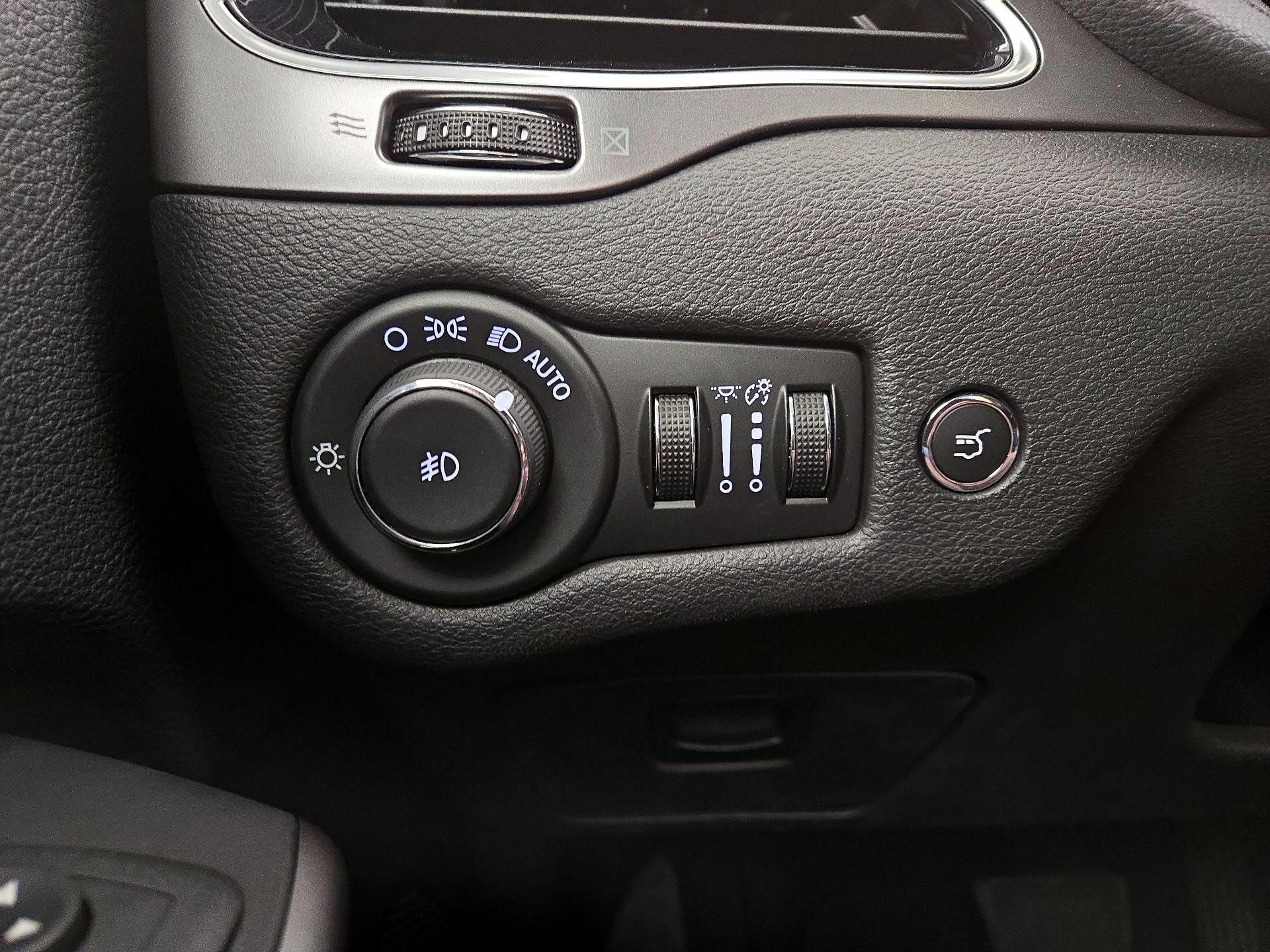 Thumbnail: 2019 Jeep Cherokee - 13
