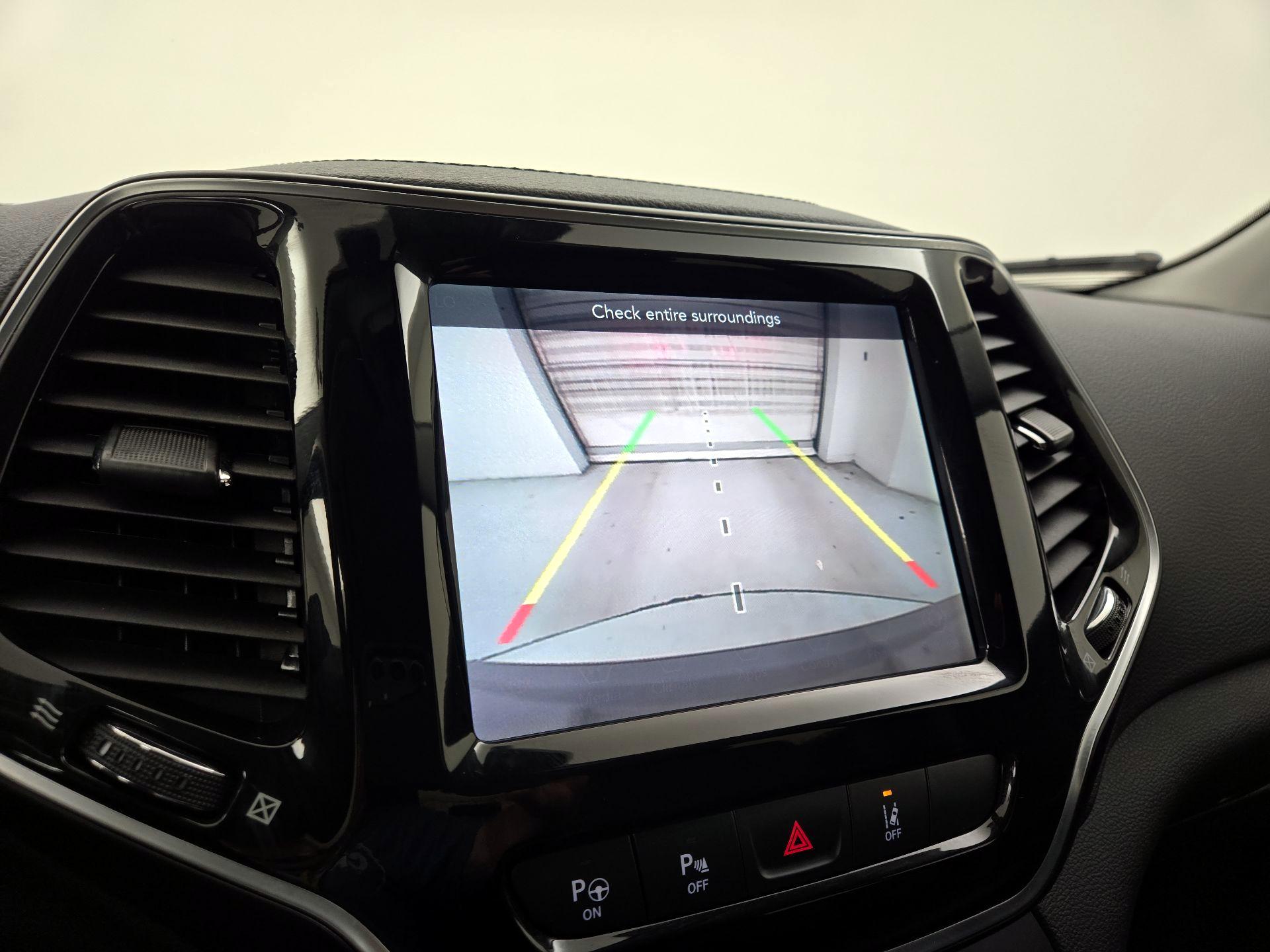 Thumbnail: 2019 Jeep Cherokee - 14