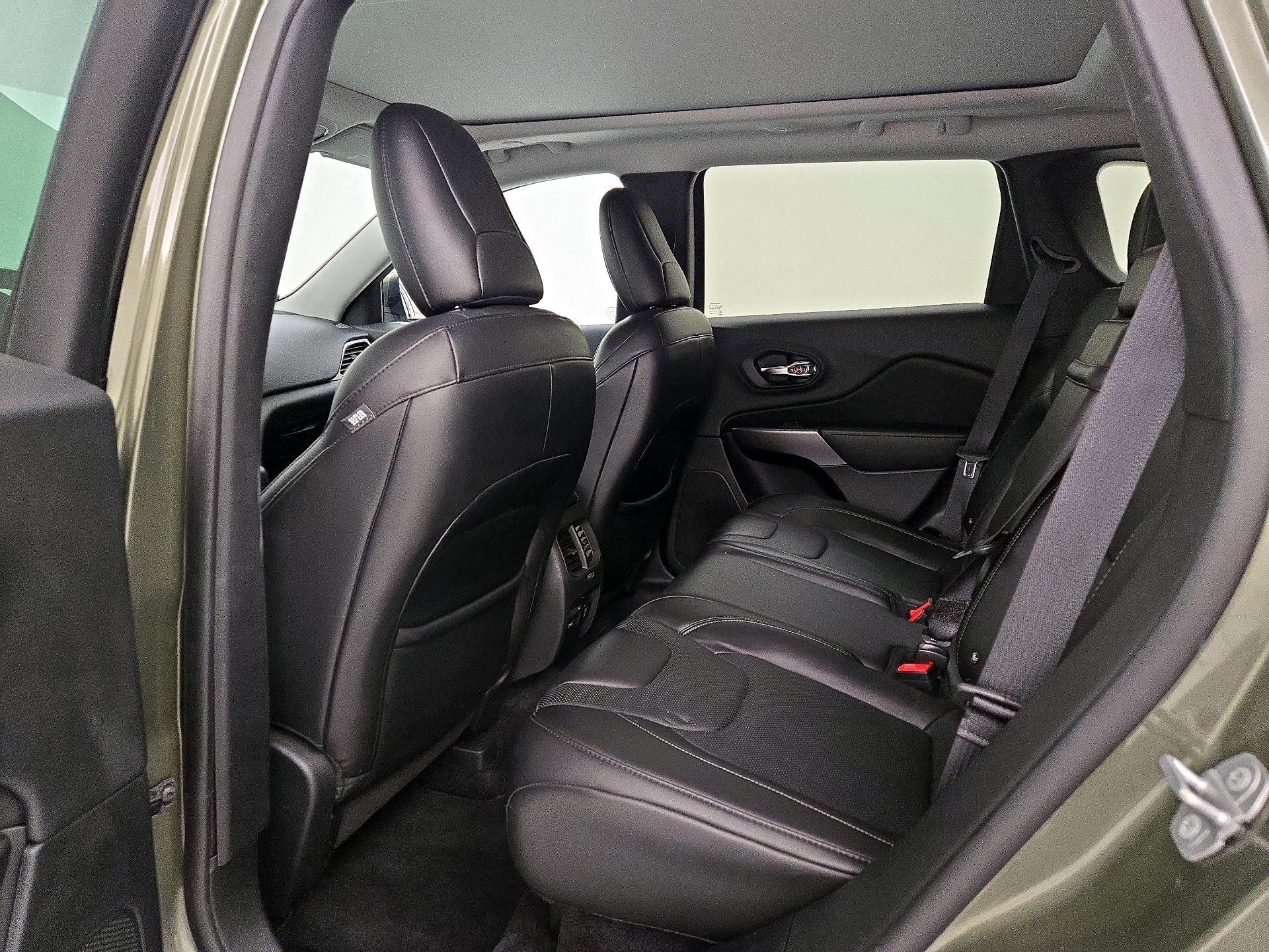 Thumbnail: 2019 Jeep Cherokee - 20