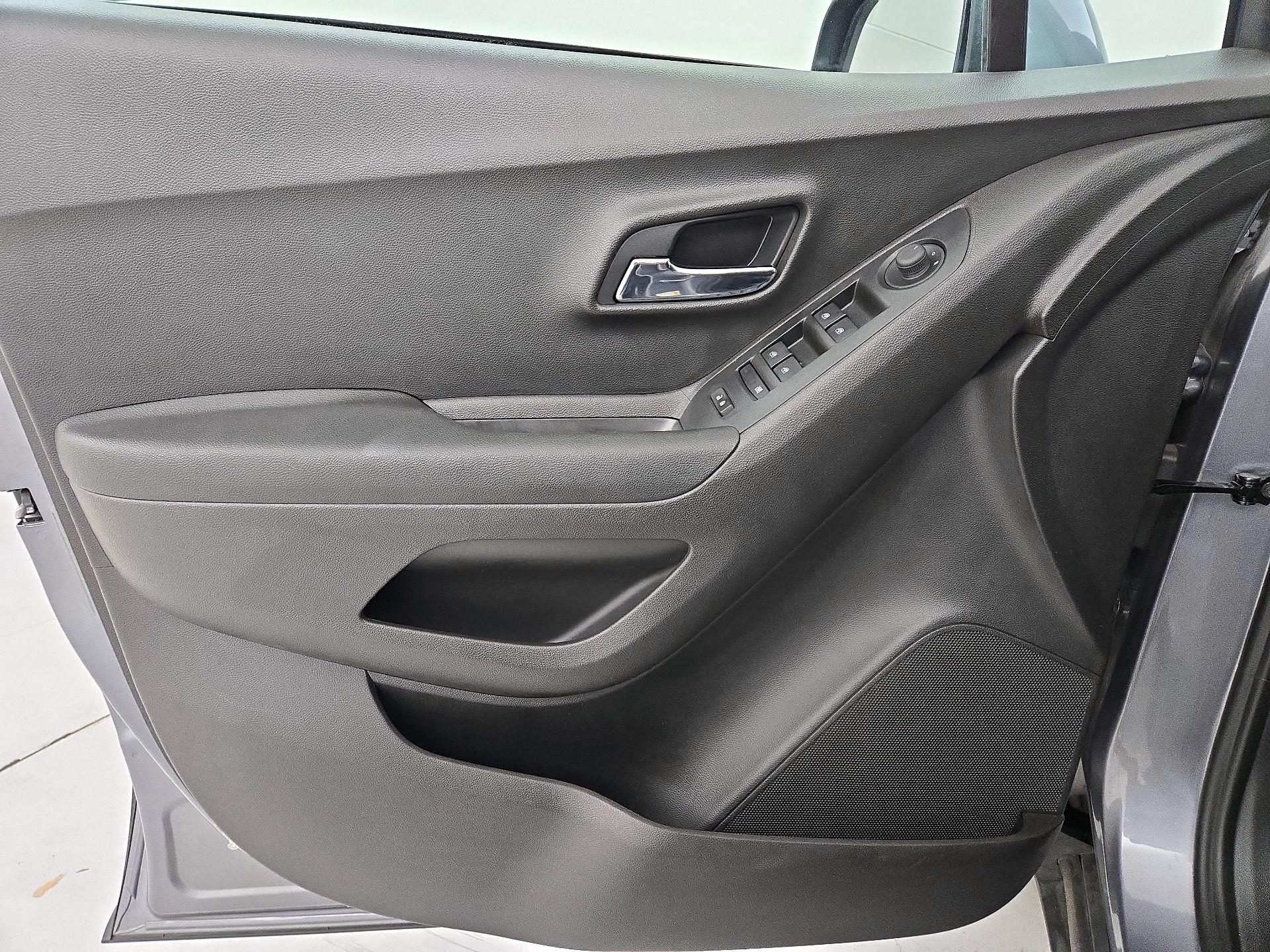 Thumbnail: 2020 Chevrolet Trax - 12