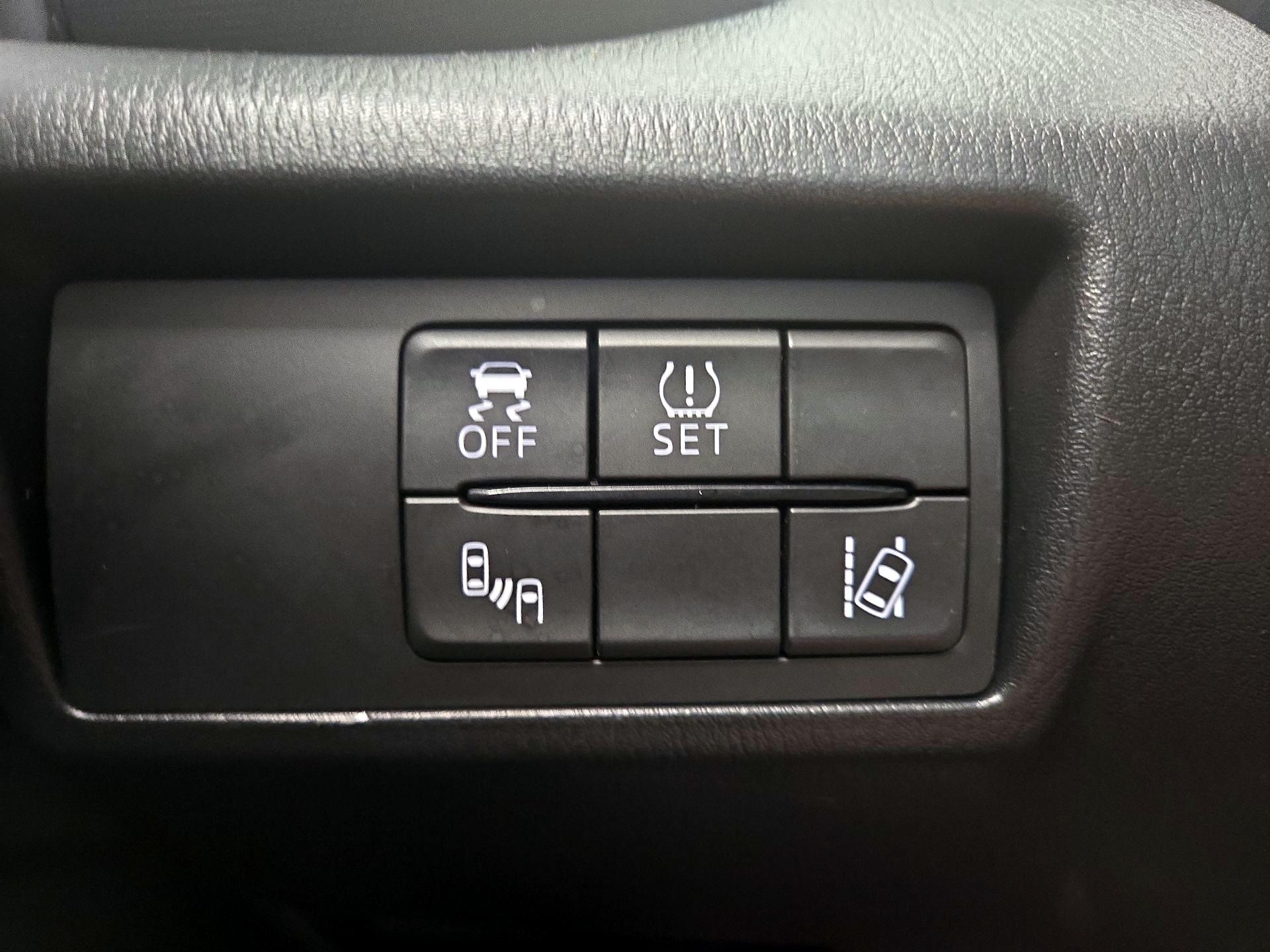 Thumbnail: 2017 Mazda MX-5 Miata - 13