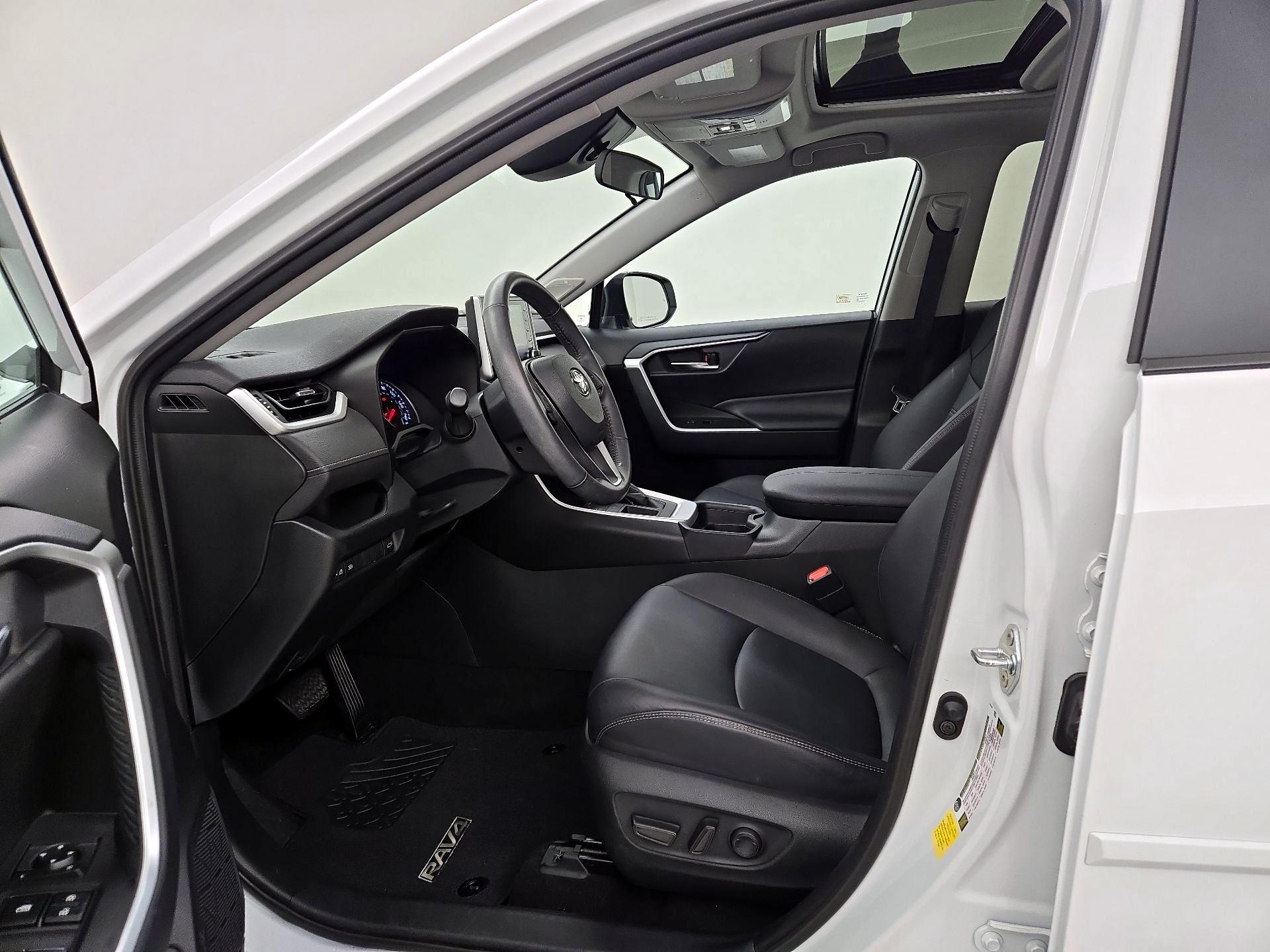 Thumbnail: 2020 Toyota RAV4 - 11