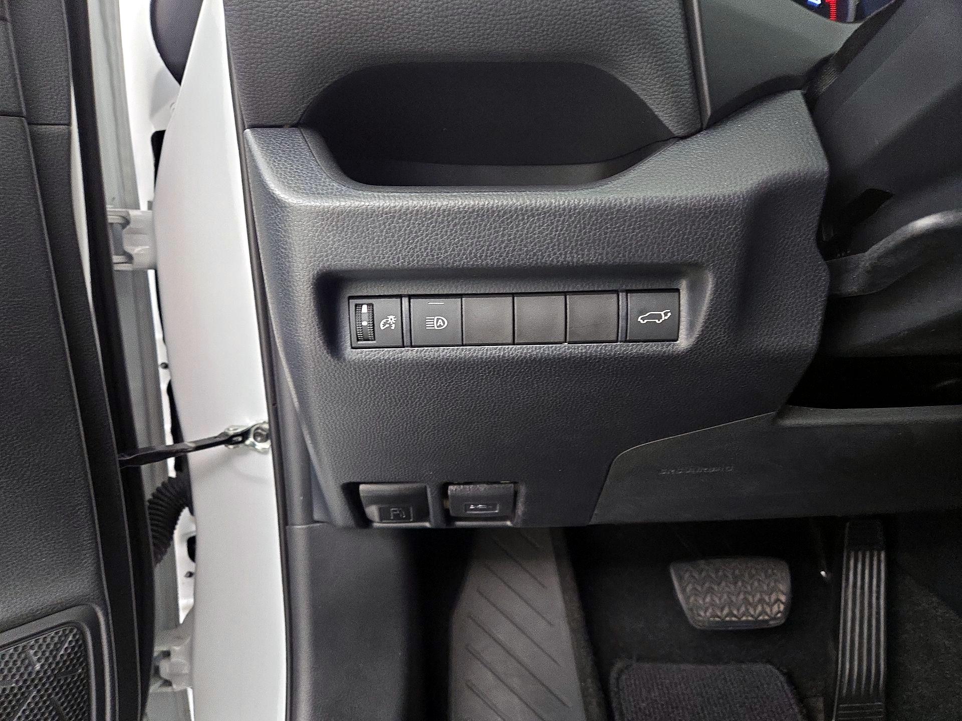 Thumbnail: 2020 Toyota RAV4 - 13