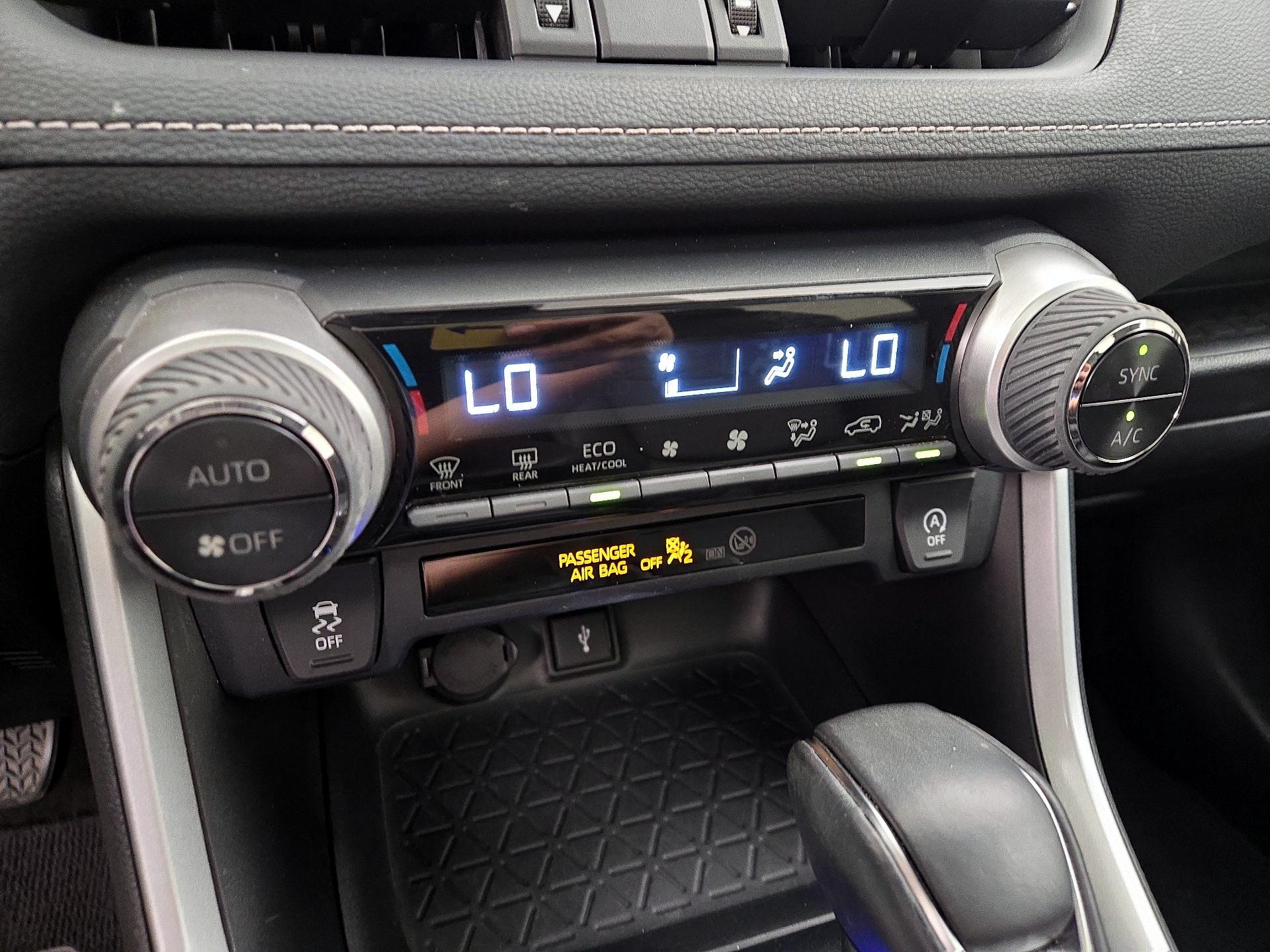 Thumbnail: 2020 Toyota RAV4 - 16