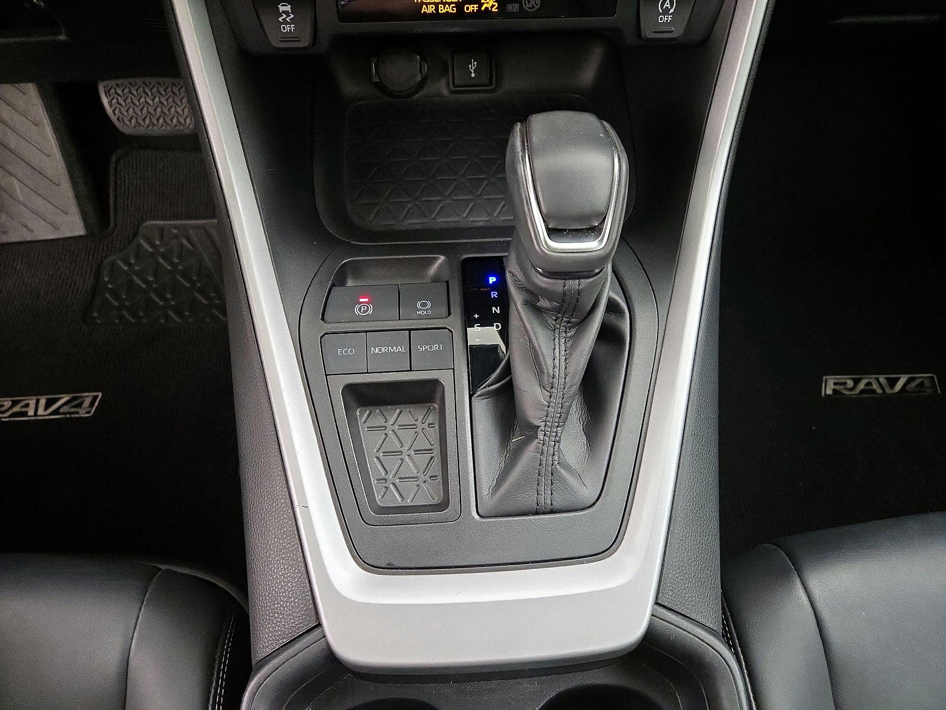 Thumbnail: 2020 Toyota RAV4 - 17