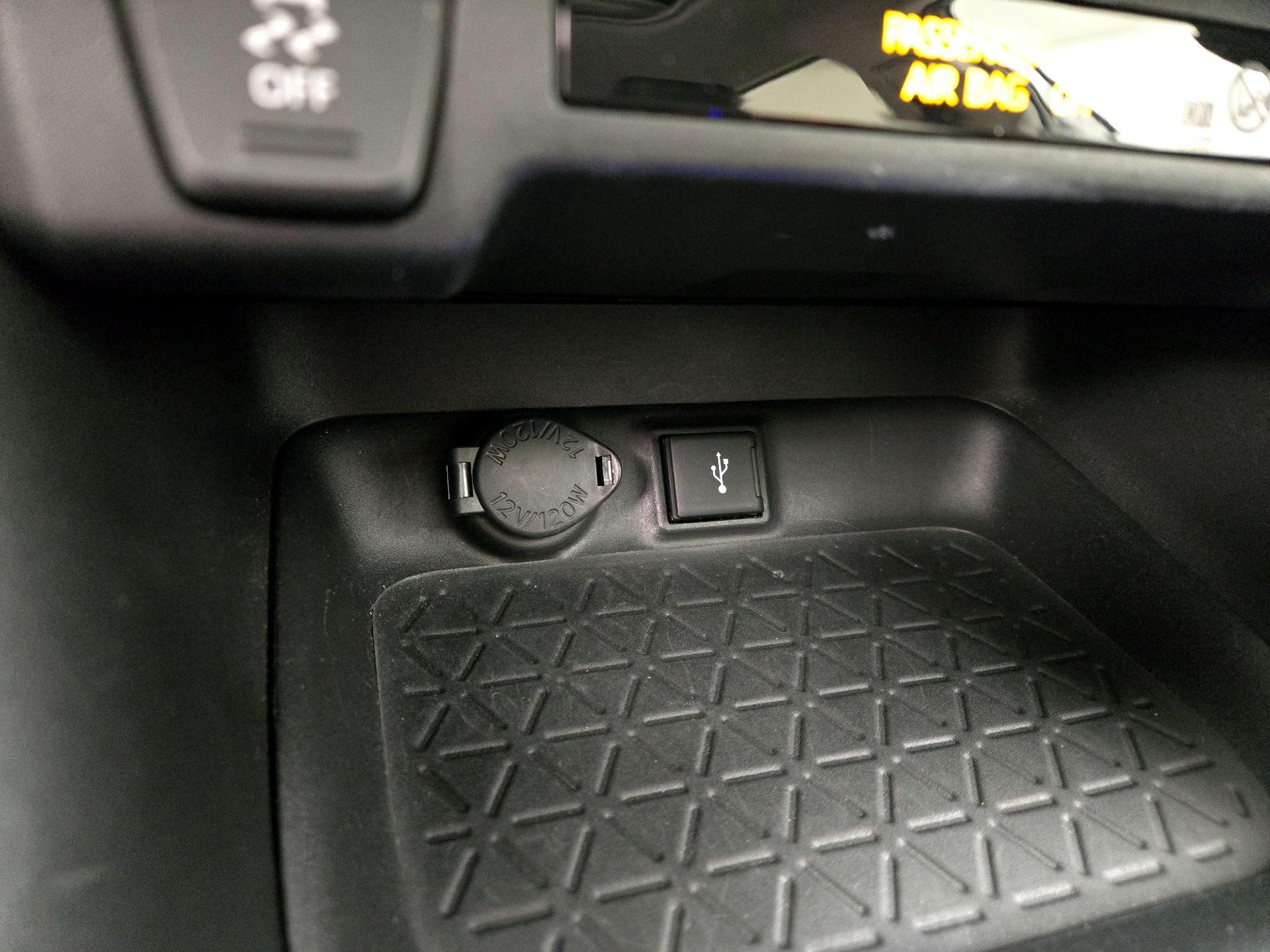 Thumbnail: 2020 Toyota RAV4 - 18