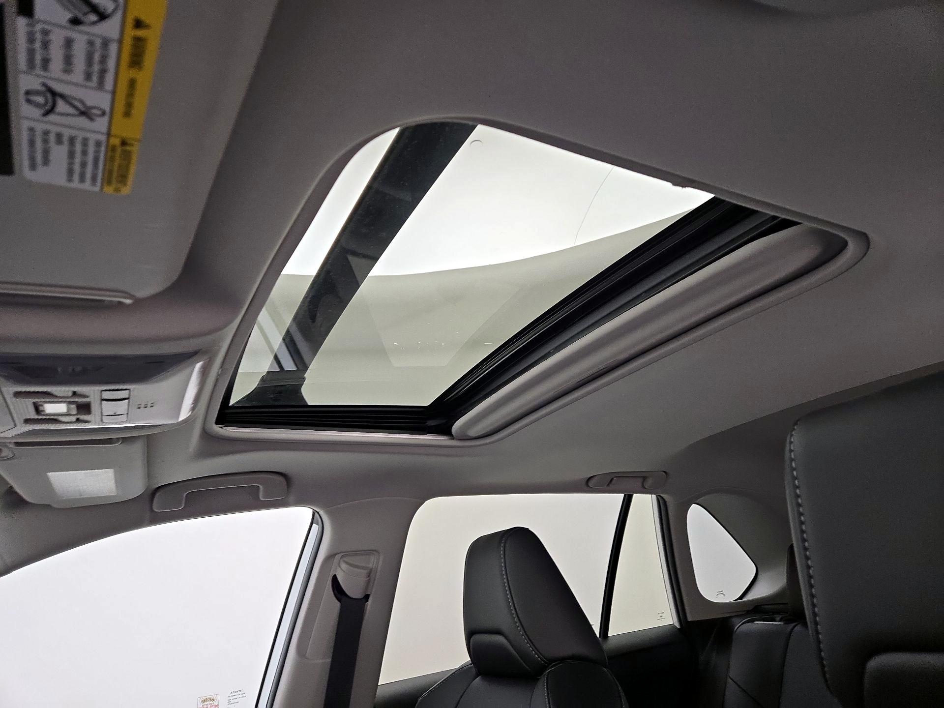 Thumbnail: 2020 Toyota RAV4 - 19