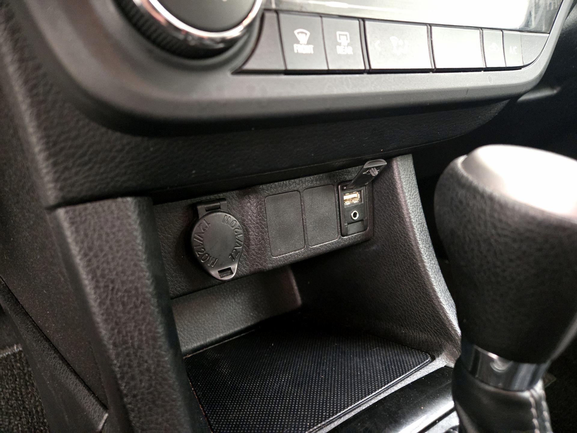 Thumbnail: 2014 Toyota Corolla - 18