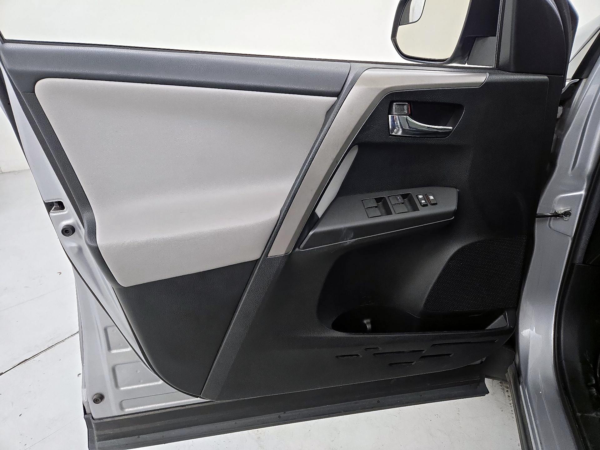 Thumbnail: 2018 Toyota RAV4 - 12