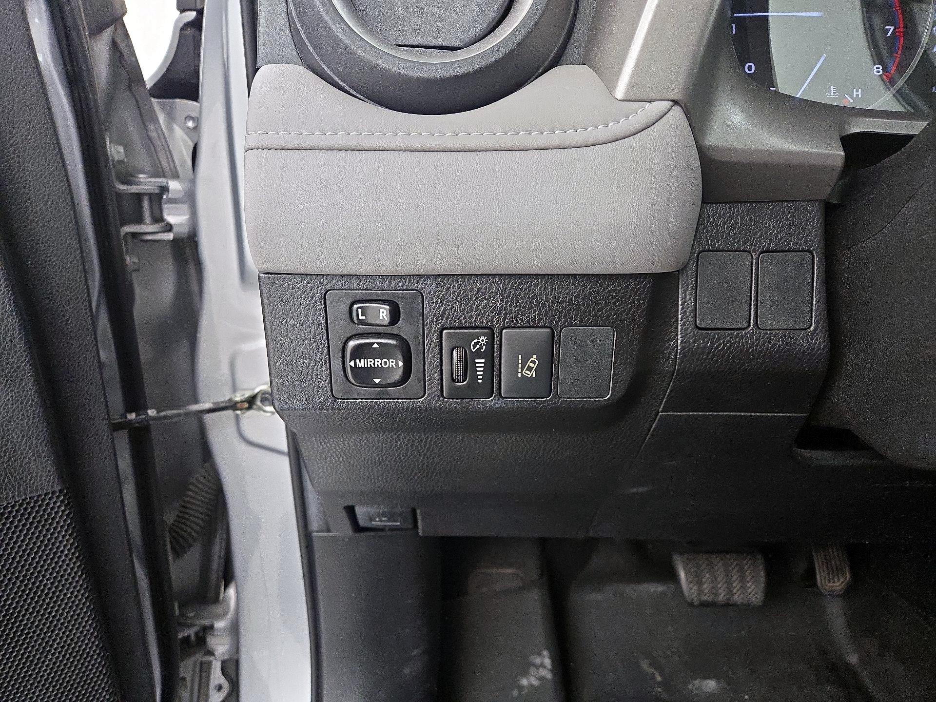 Thumbnail: 2018 Toyota RAV4 - 13