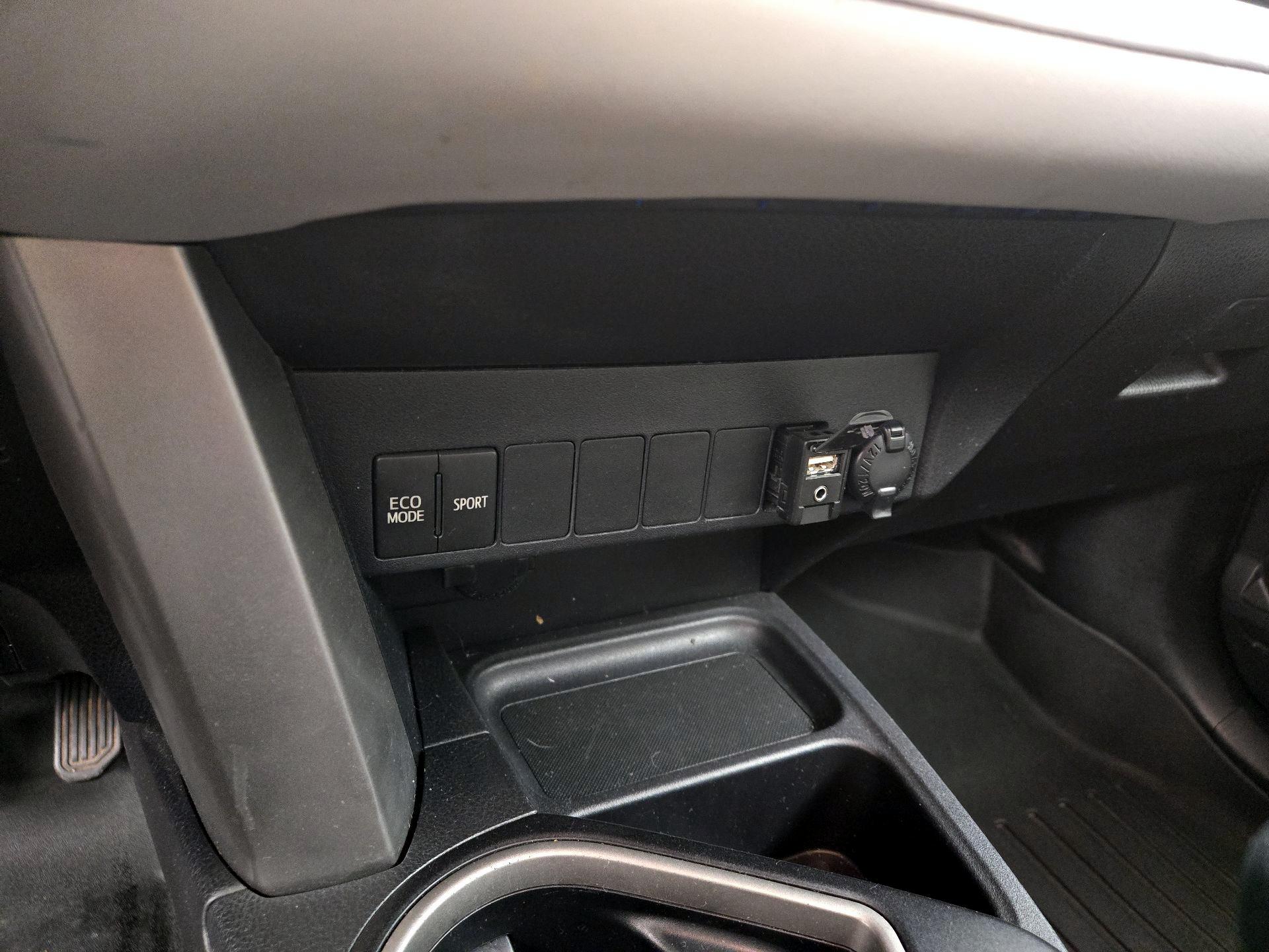 Thumbnail: 2018 Toyota RAV4 - 18