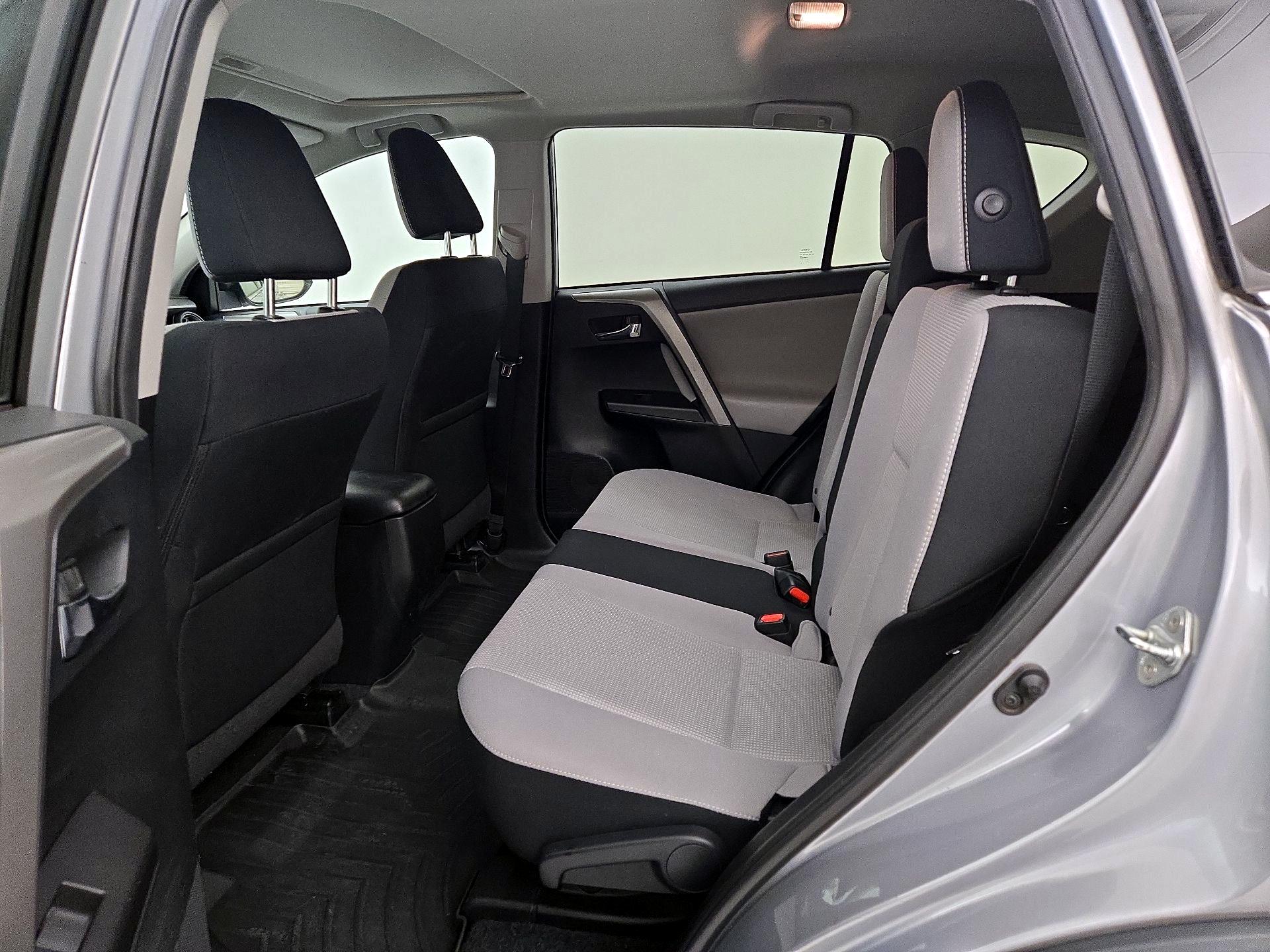 Thumbnail: 2018 Toyota RAV4 - 20