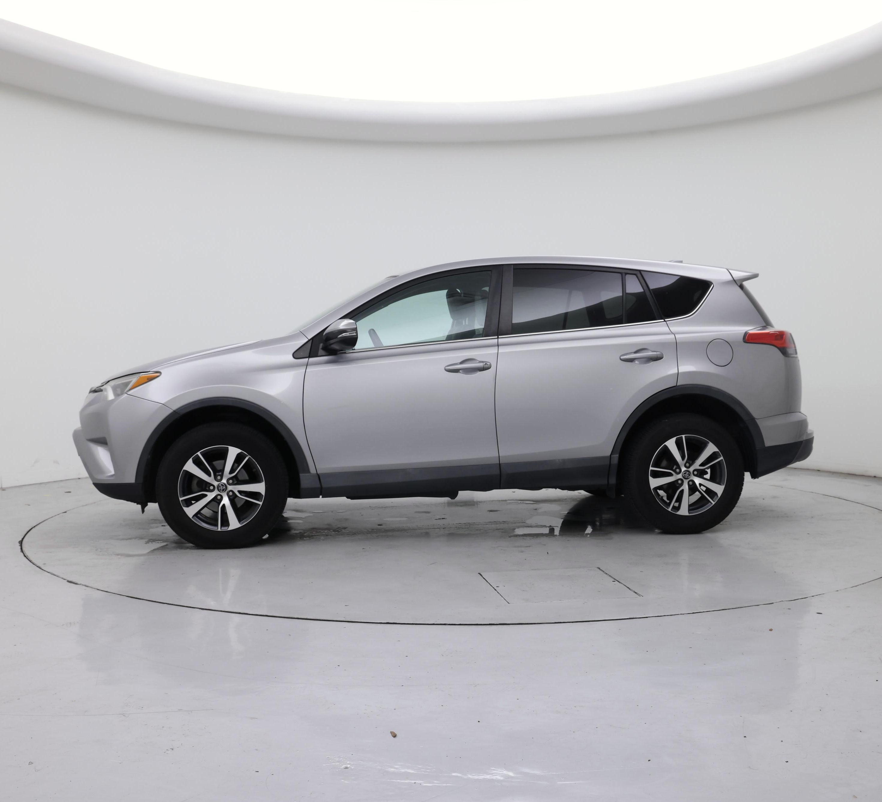 Thumbnail: 2018 Toyota RAV4 - 3