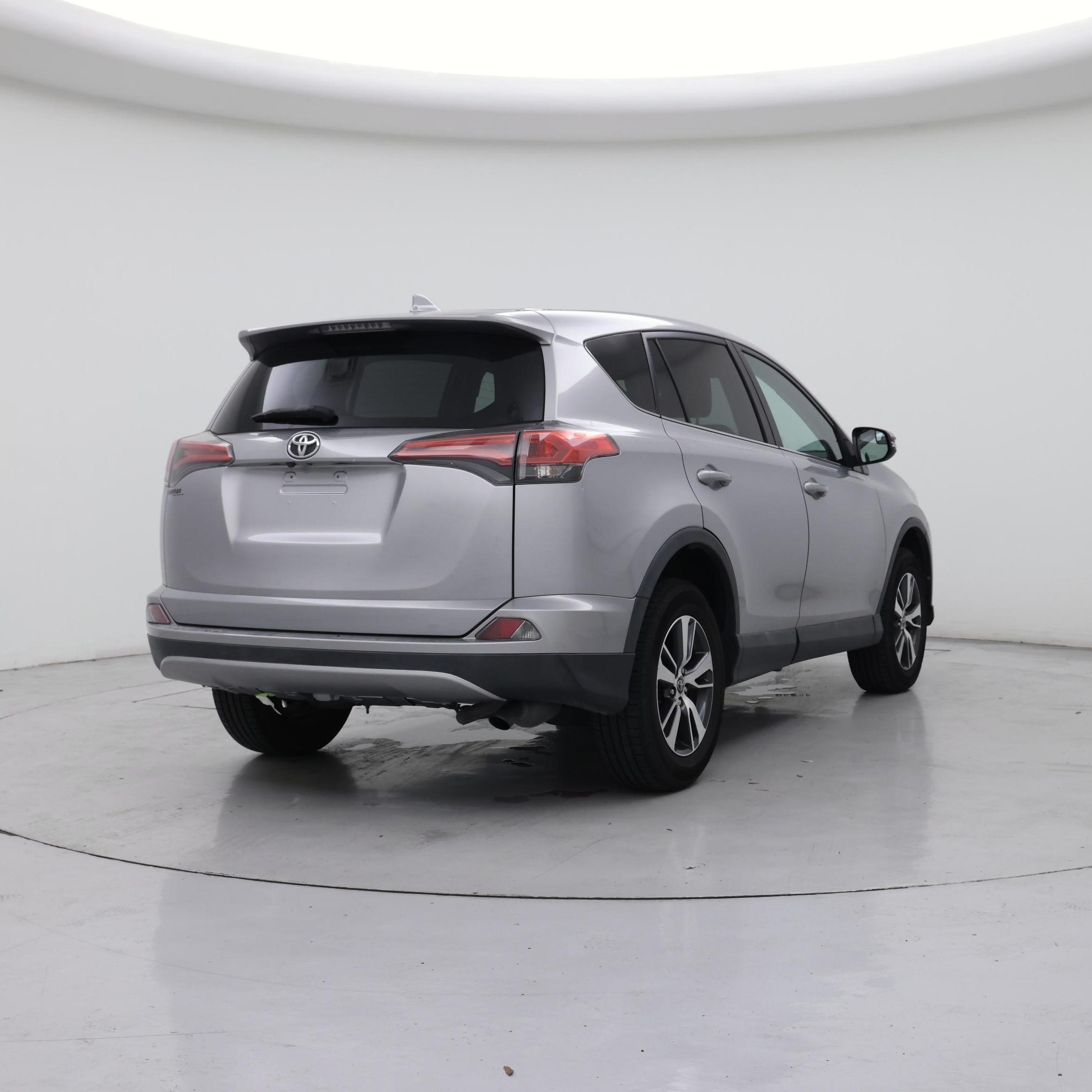 Thumbnail: 2018 Toyota RAV4 - 8
