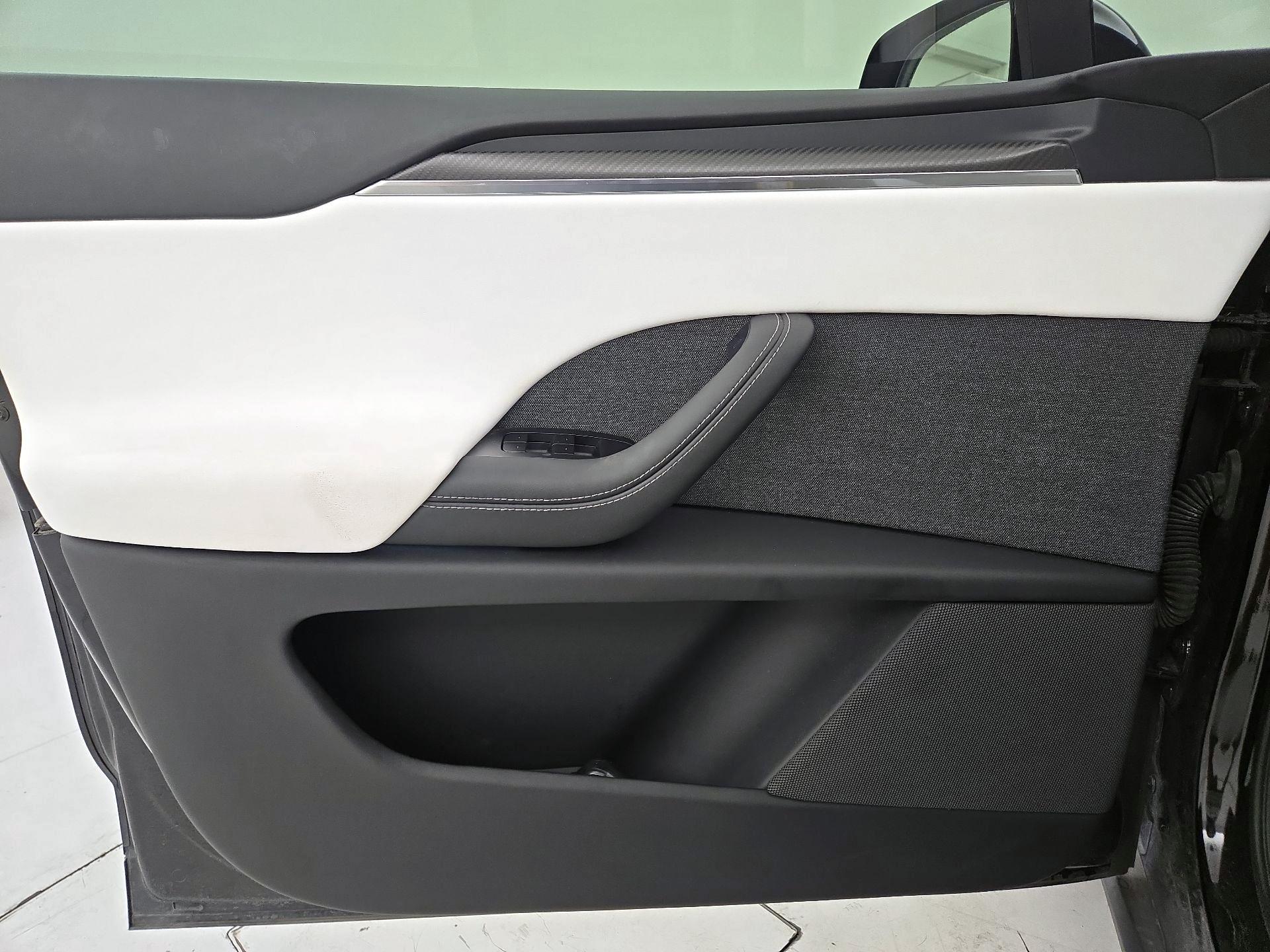 Thumbnail: 2023 Tesla Model X - 12