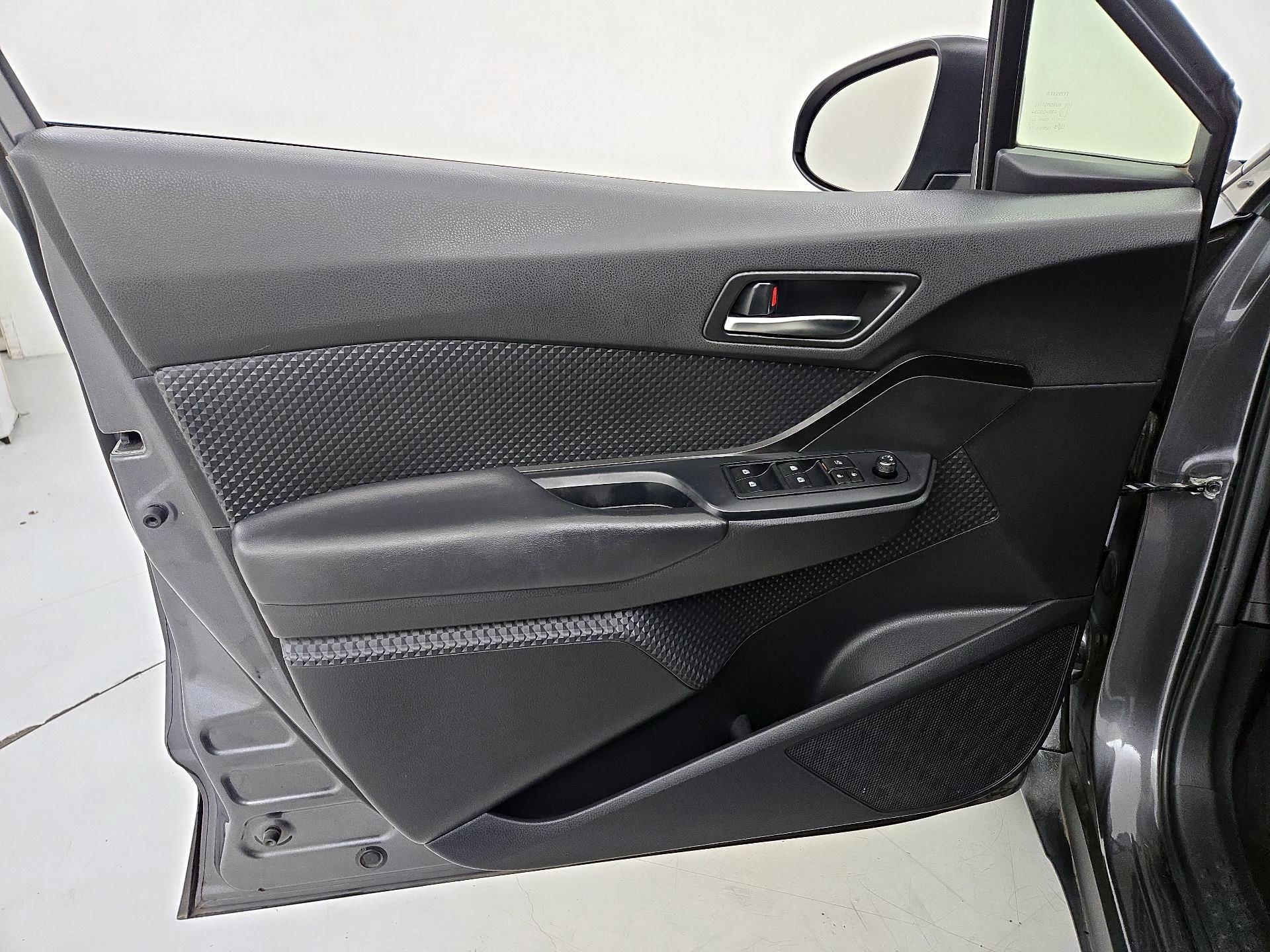 Thumbnail: 2019 Toyota C-HR - 12