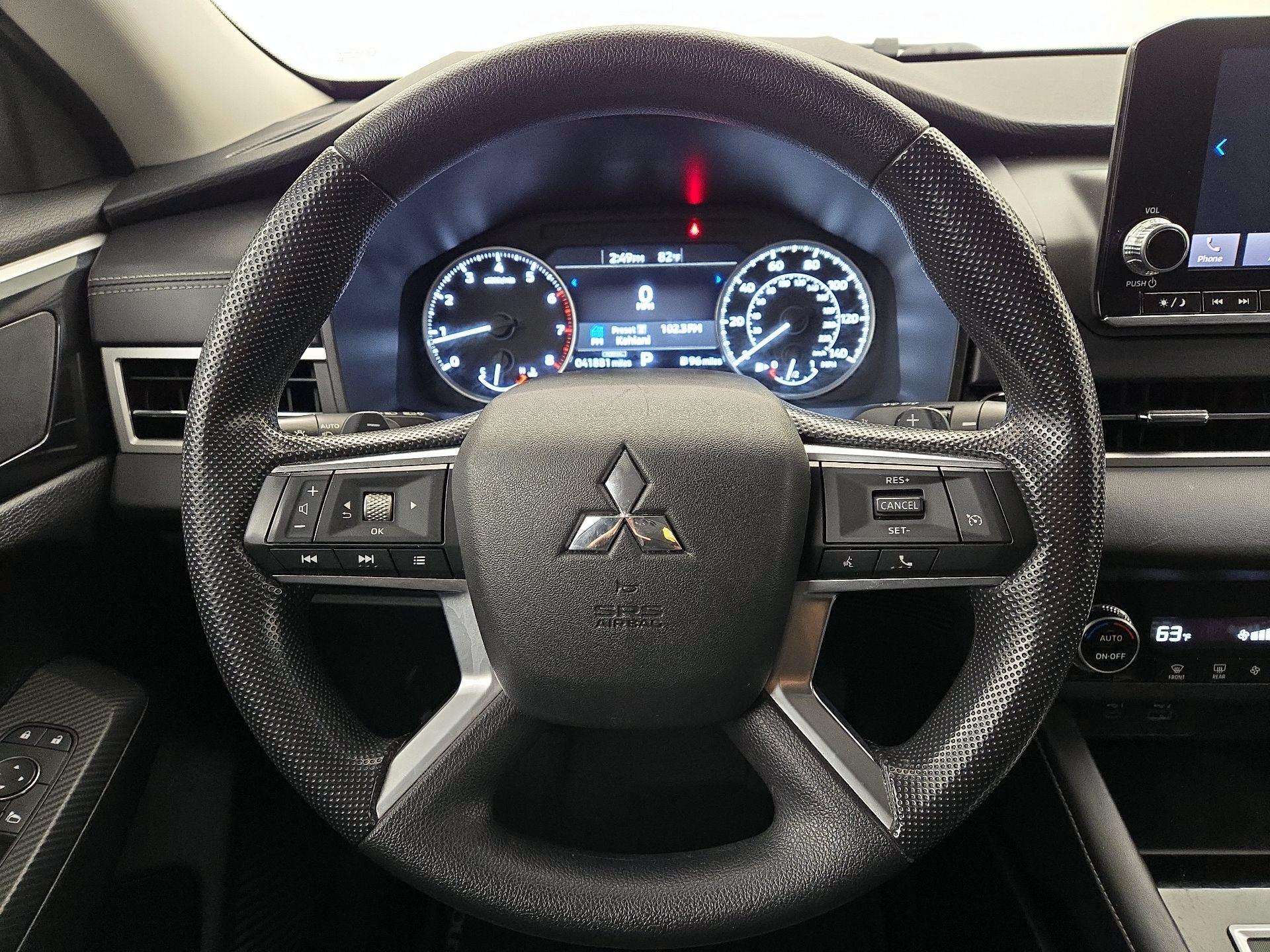 Thumbnail: 2023 Mitsubishi Outlander - 10