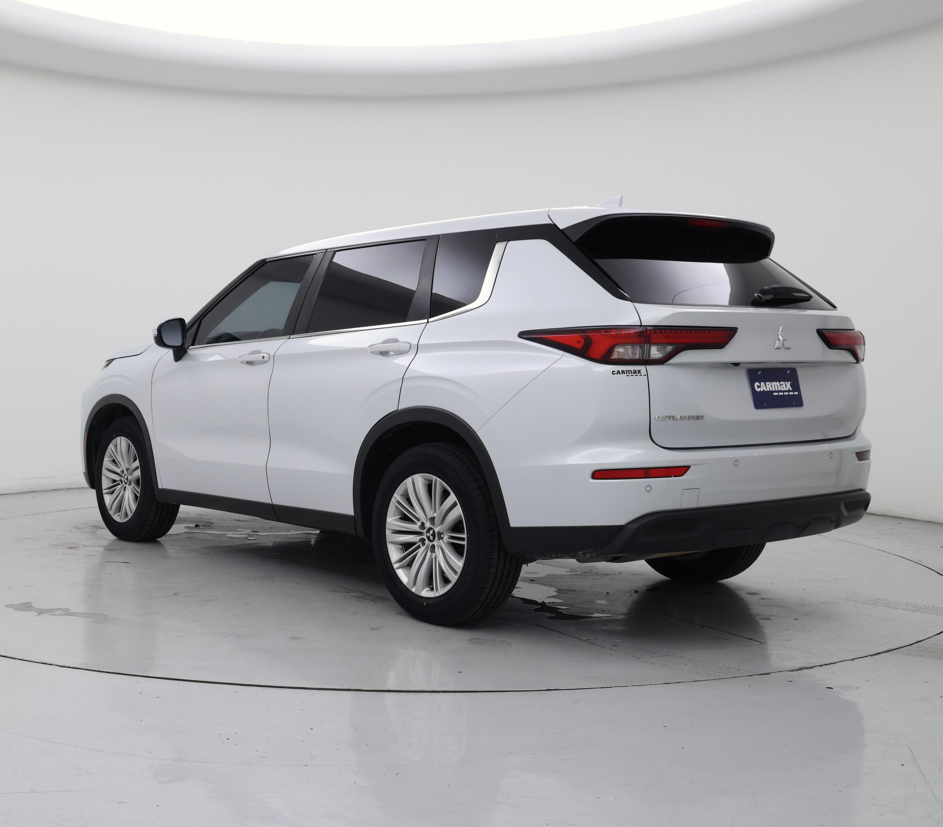 Thumbnail: 2023 Mitsubishi Outlander - 2
