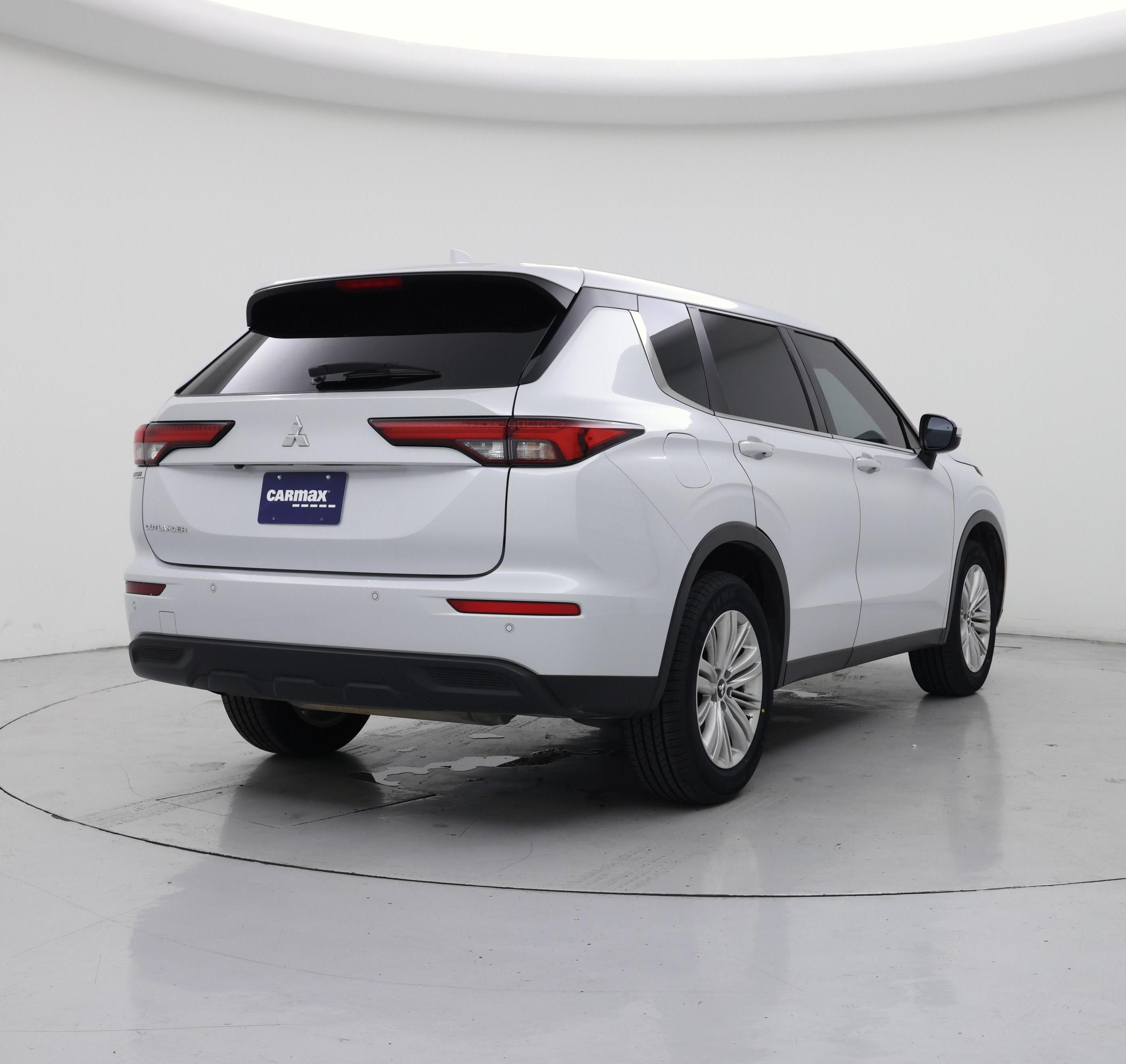 Thumbnail: 2023 Mitsubishi Outlander - 8