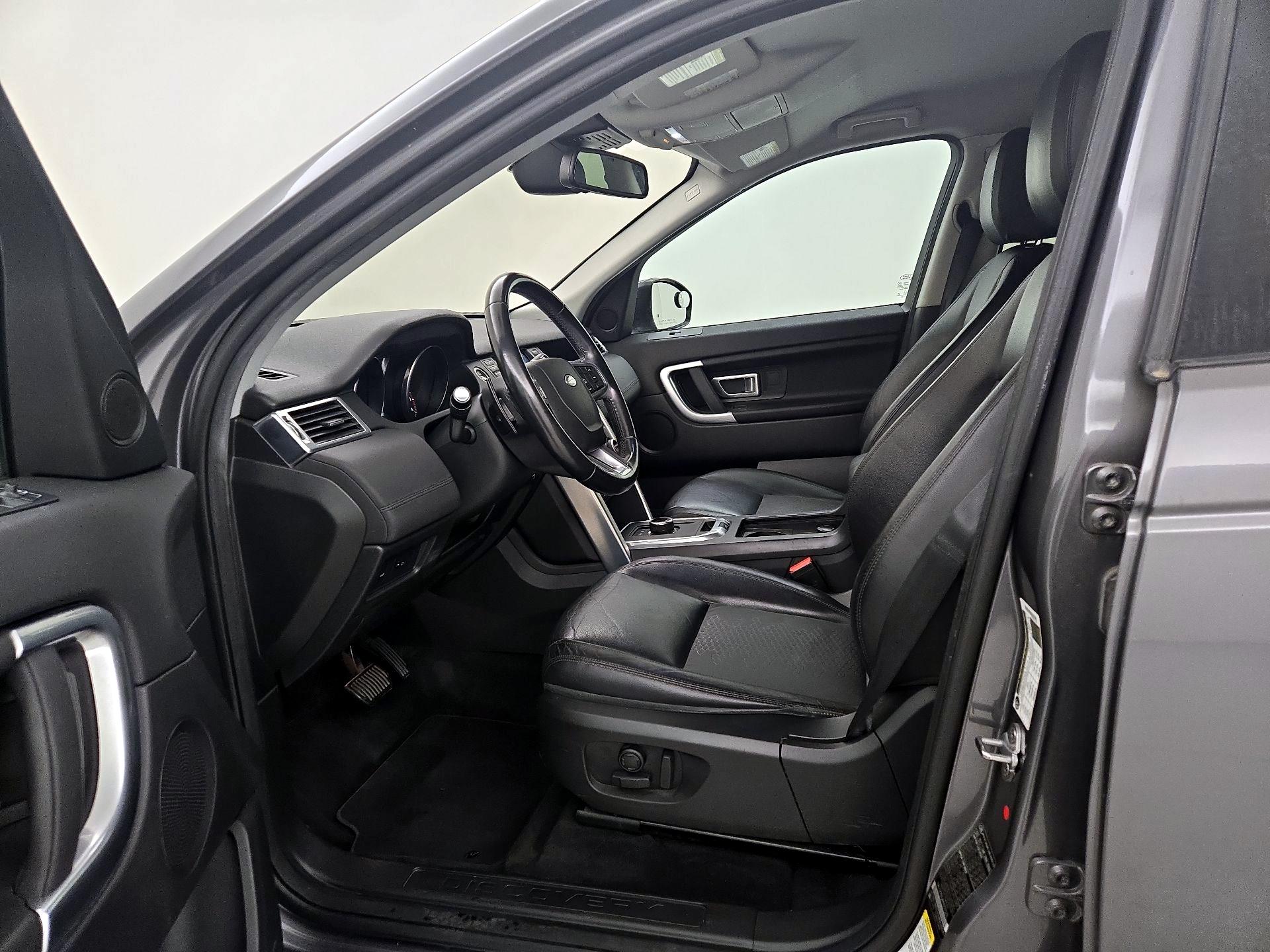 Thumbnail: 2017 Land Rover Discovery Sport - 11