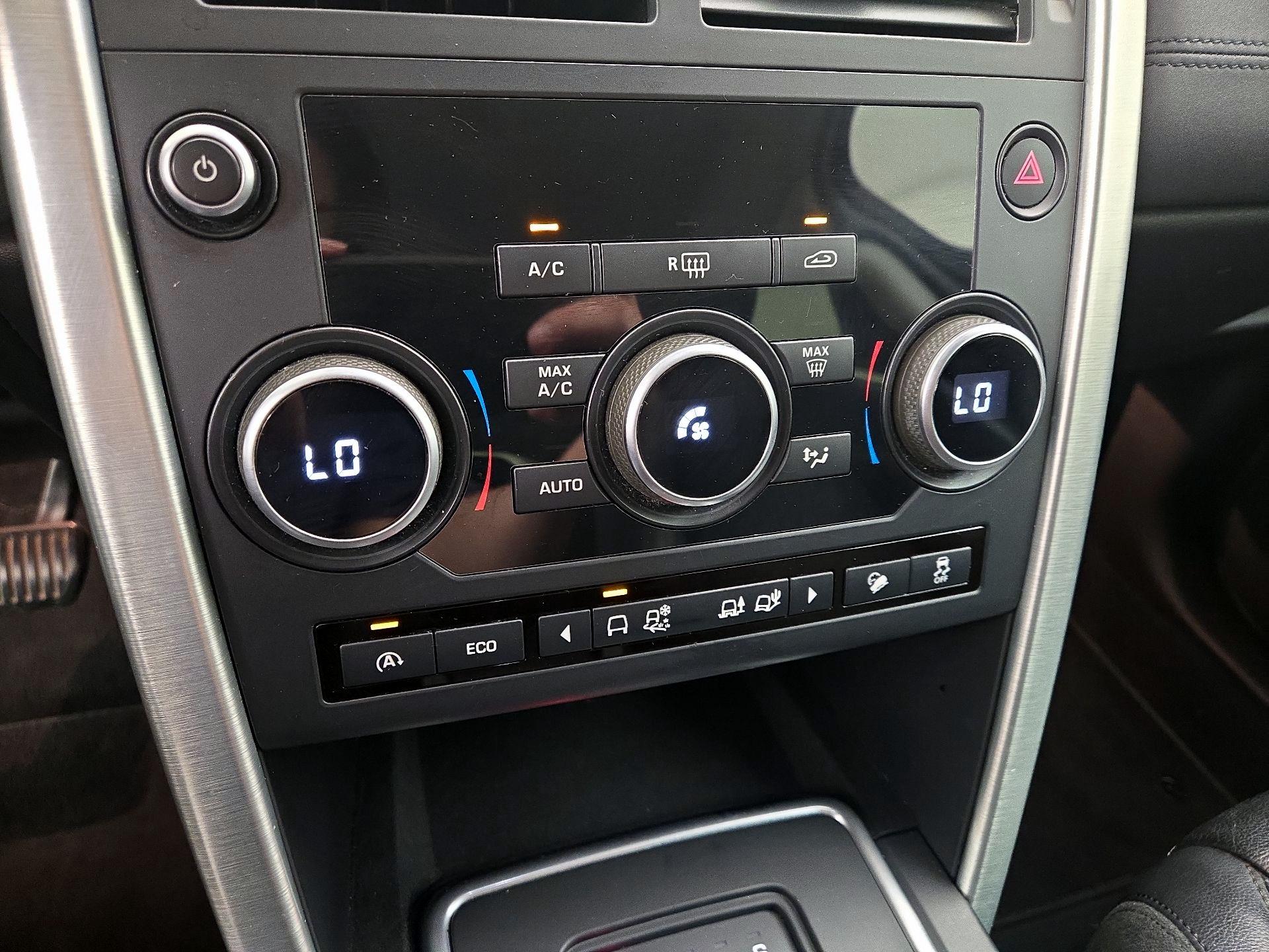 Thumbnail: 2017 Land Rover Discovery Sport - 16