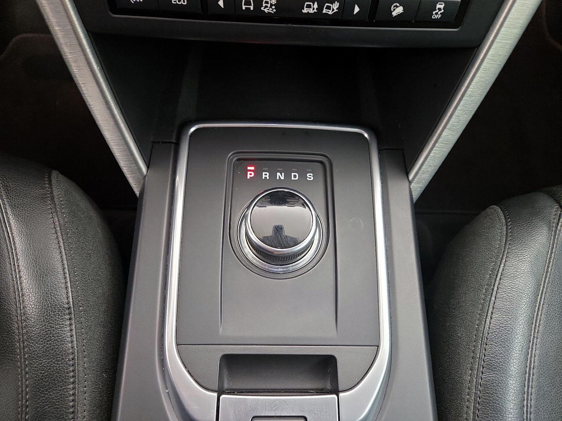 Thumbnail: 2017 Land Rover Discovery Sport - 17