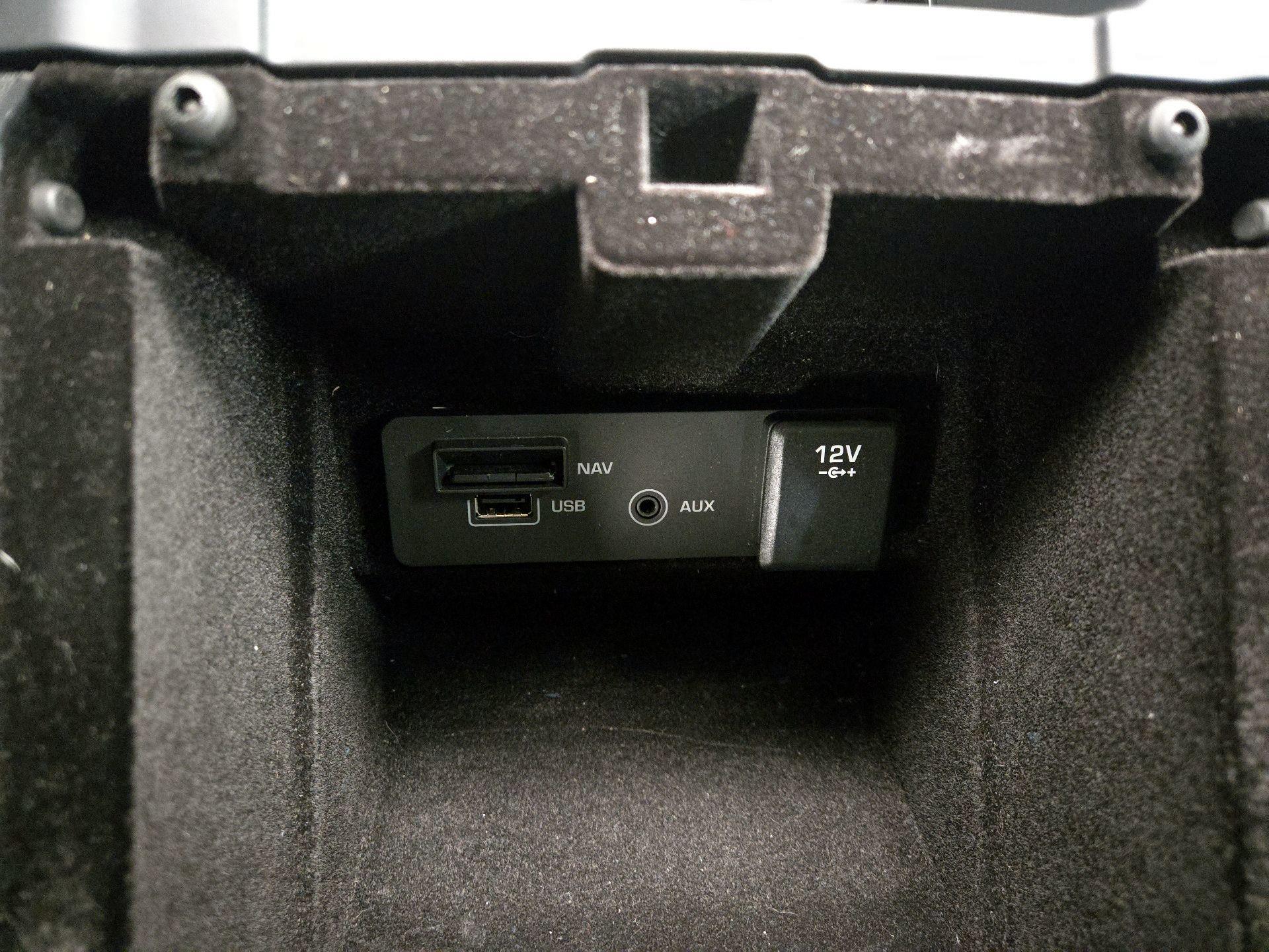 Thumbnail: 2017 Land Rover Discovery Sport - 18