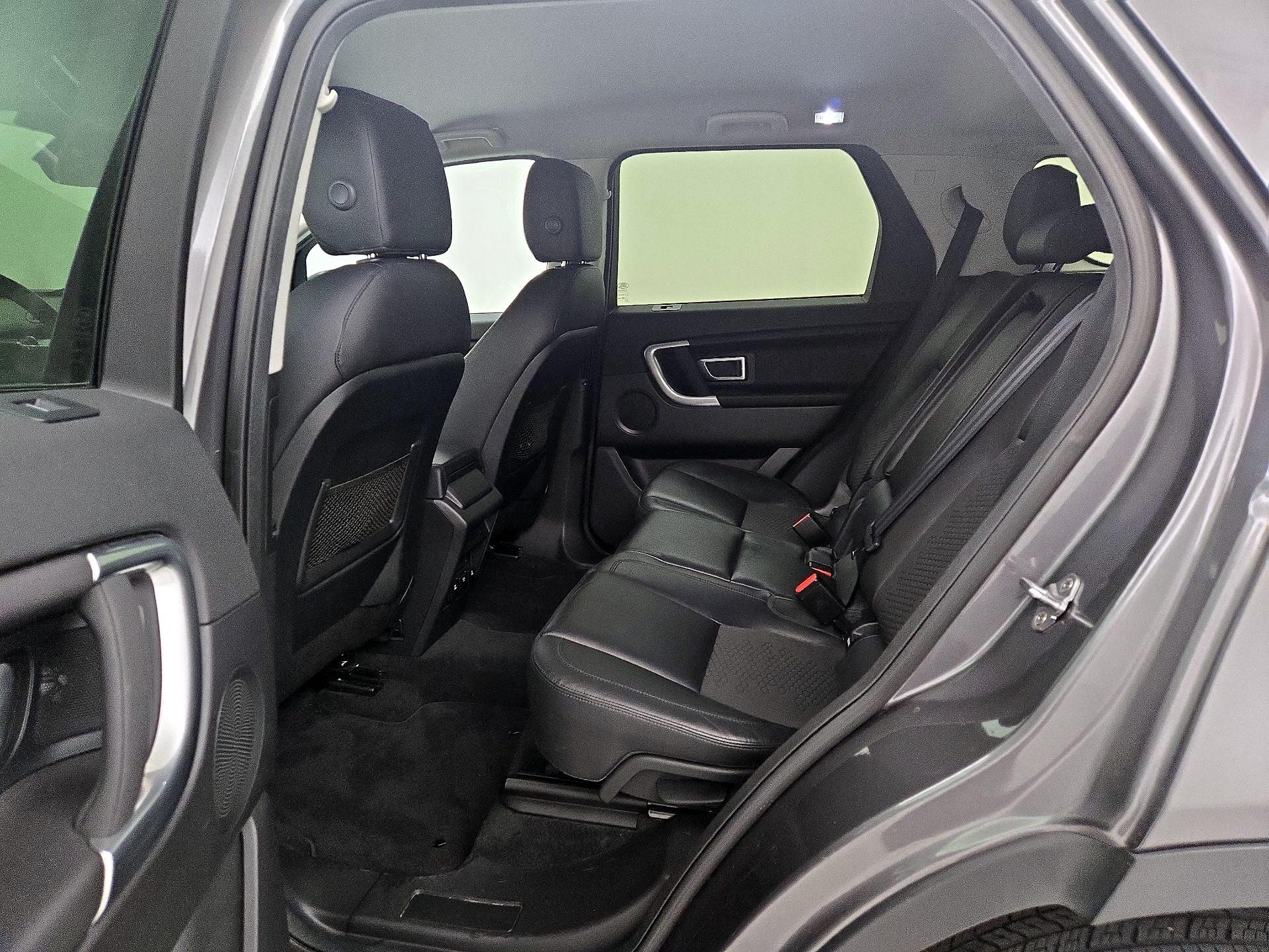 Thumbnail: 2017 Land Rover Discovery Sport - 19