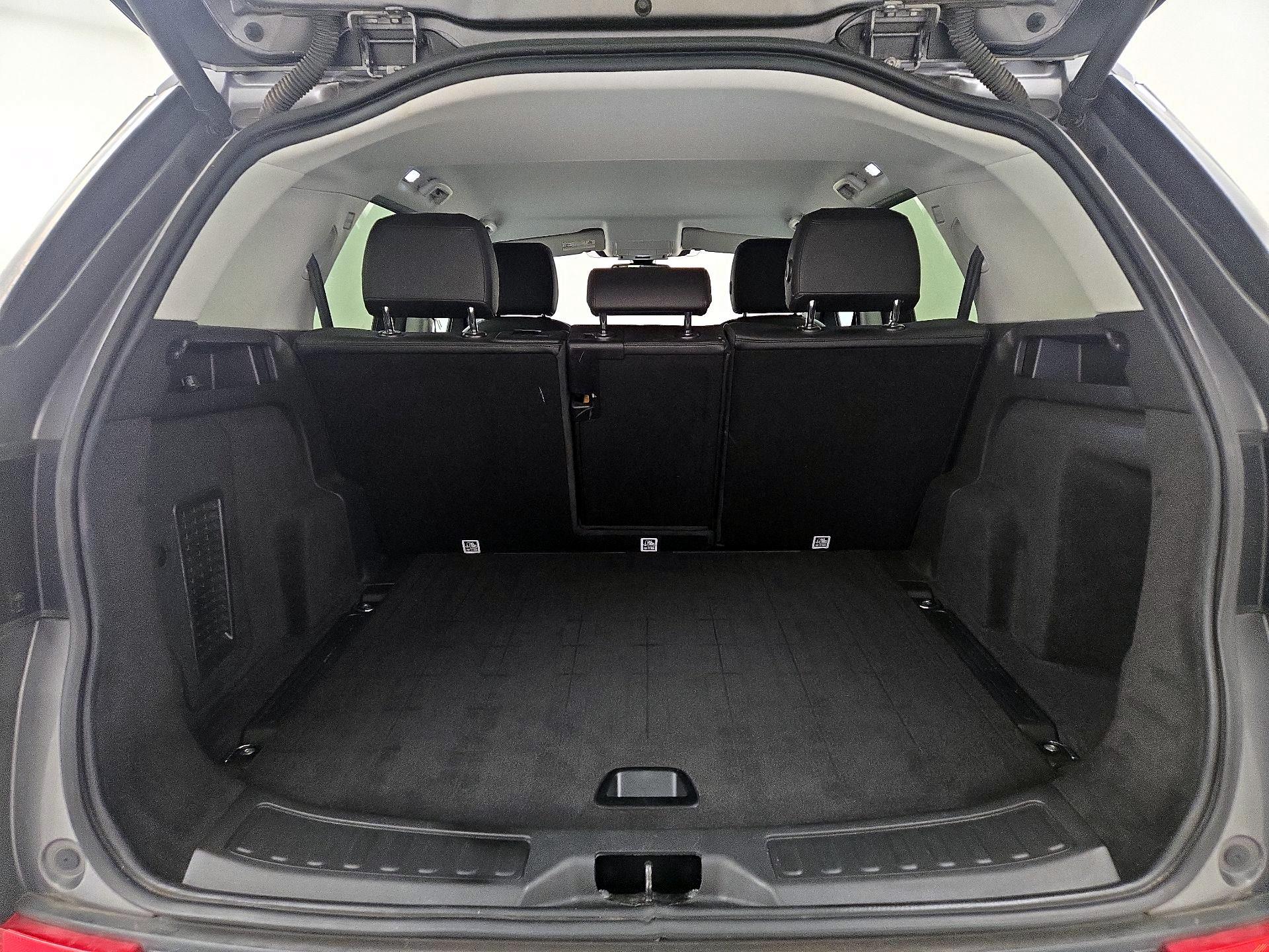 Thumbnail: 2017 Land Rover Discovery Sport - 20