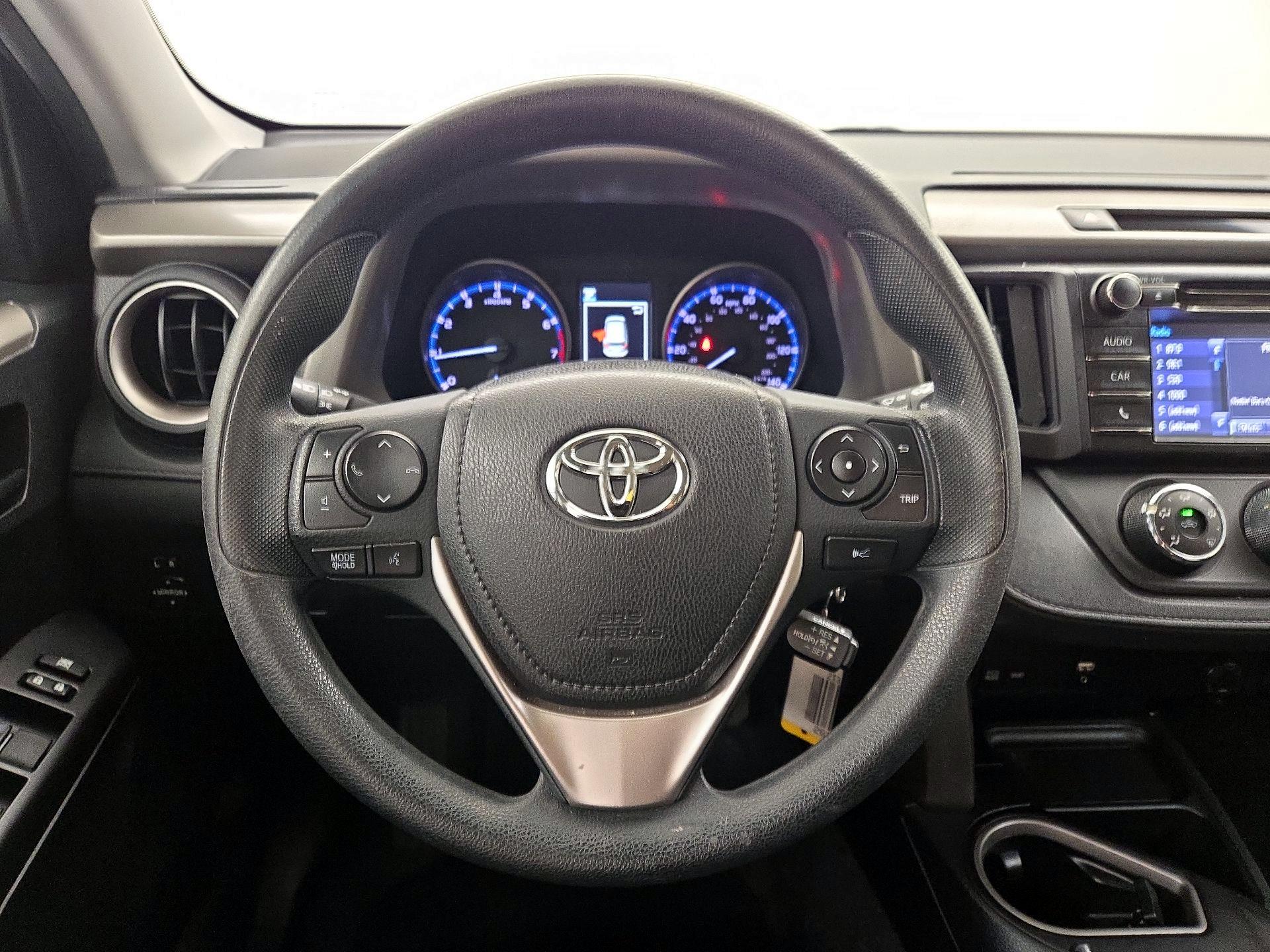 Thumbnail: 2018 Toyota RAV4 - 10