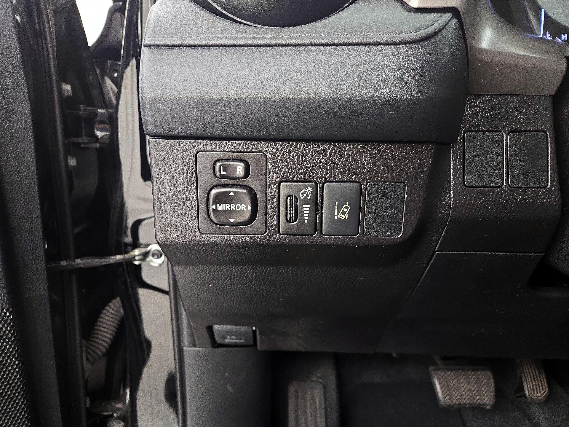Thumbnail: 2018 Toyota RAV4 - 13