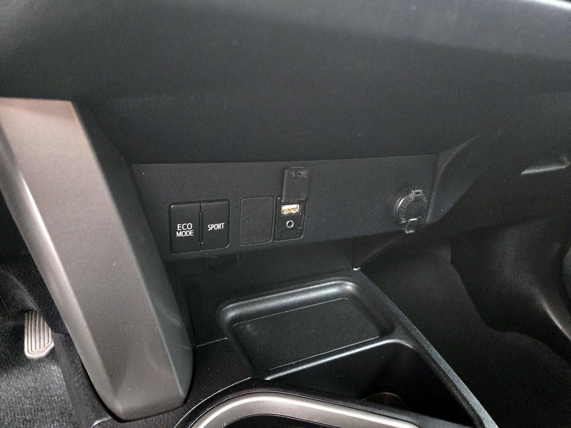 Thumbnail: 2018 Toyota RAV4 - 18