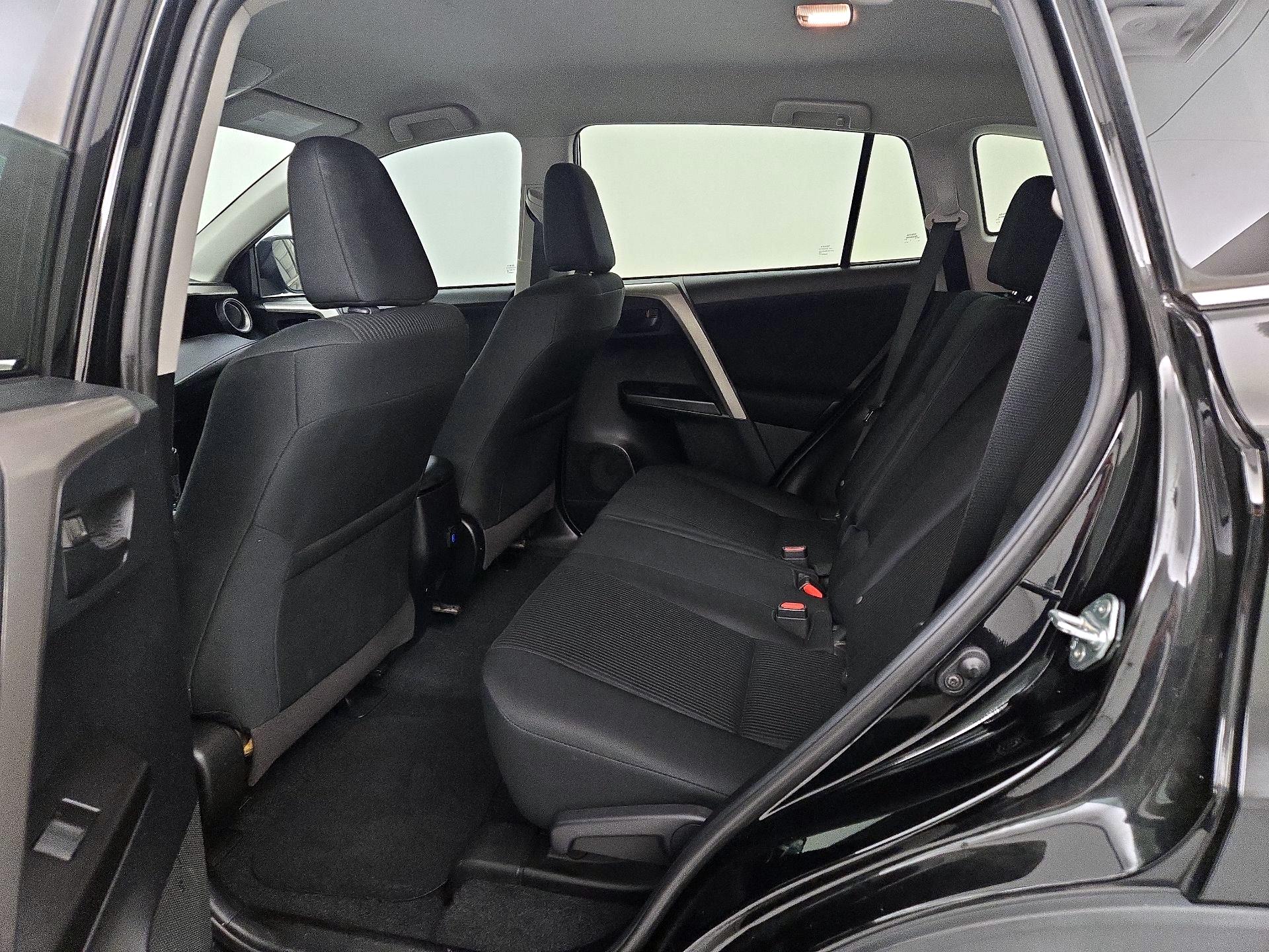Thumbnail: 2018 Toyota RAV4 - 19