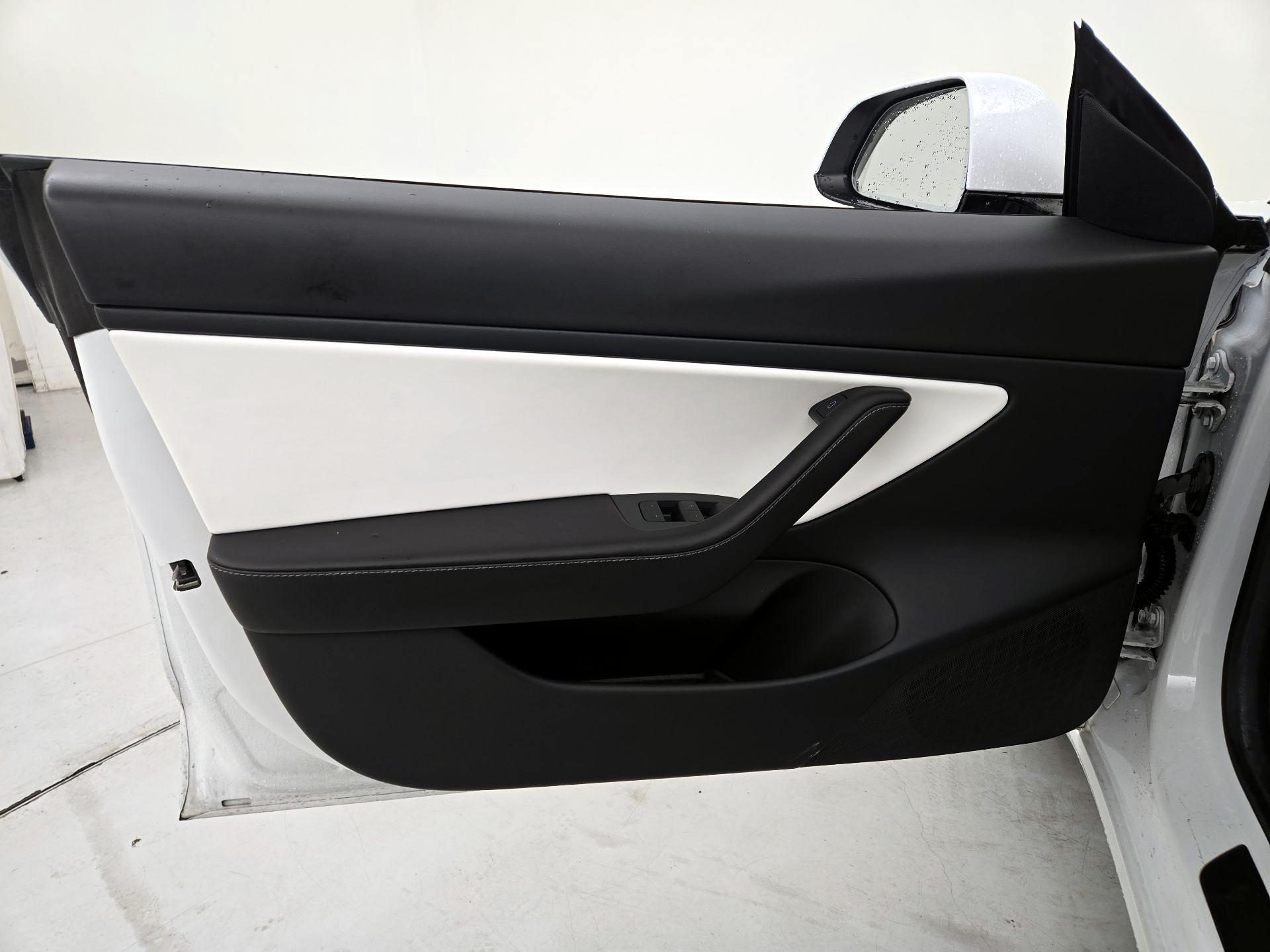 Thumbnail: 2021 Tesla Model 3 - 12