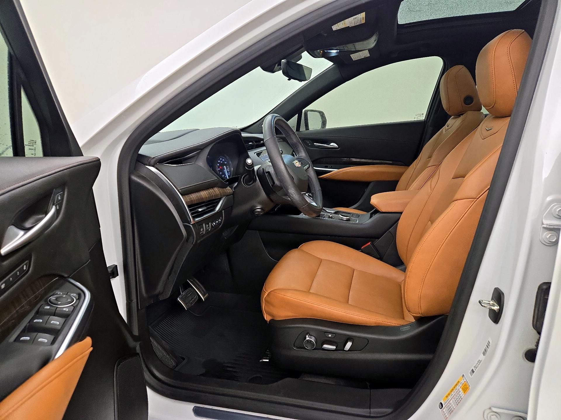 Thumbnail: 2023 Cadillac XT4 - 11