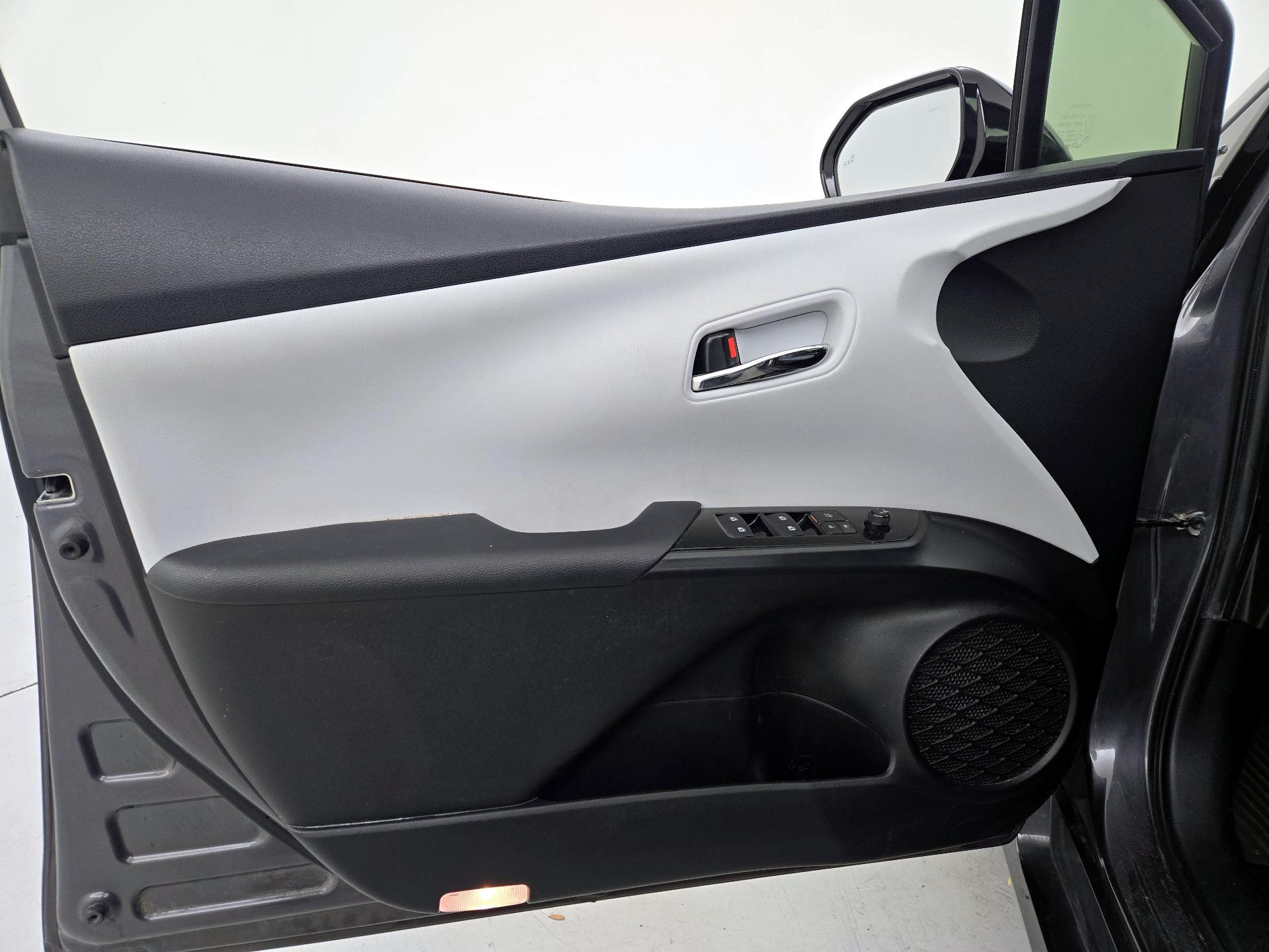Thumbnail: 2017 Toyota Prius - 12