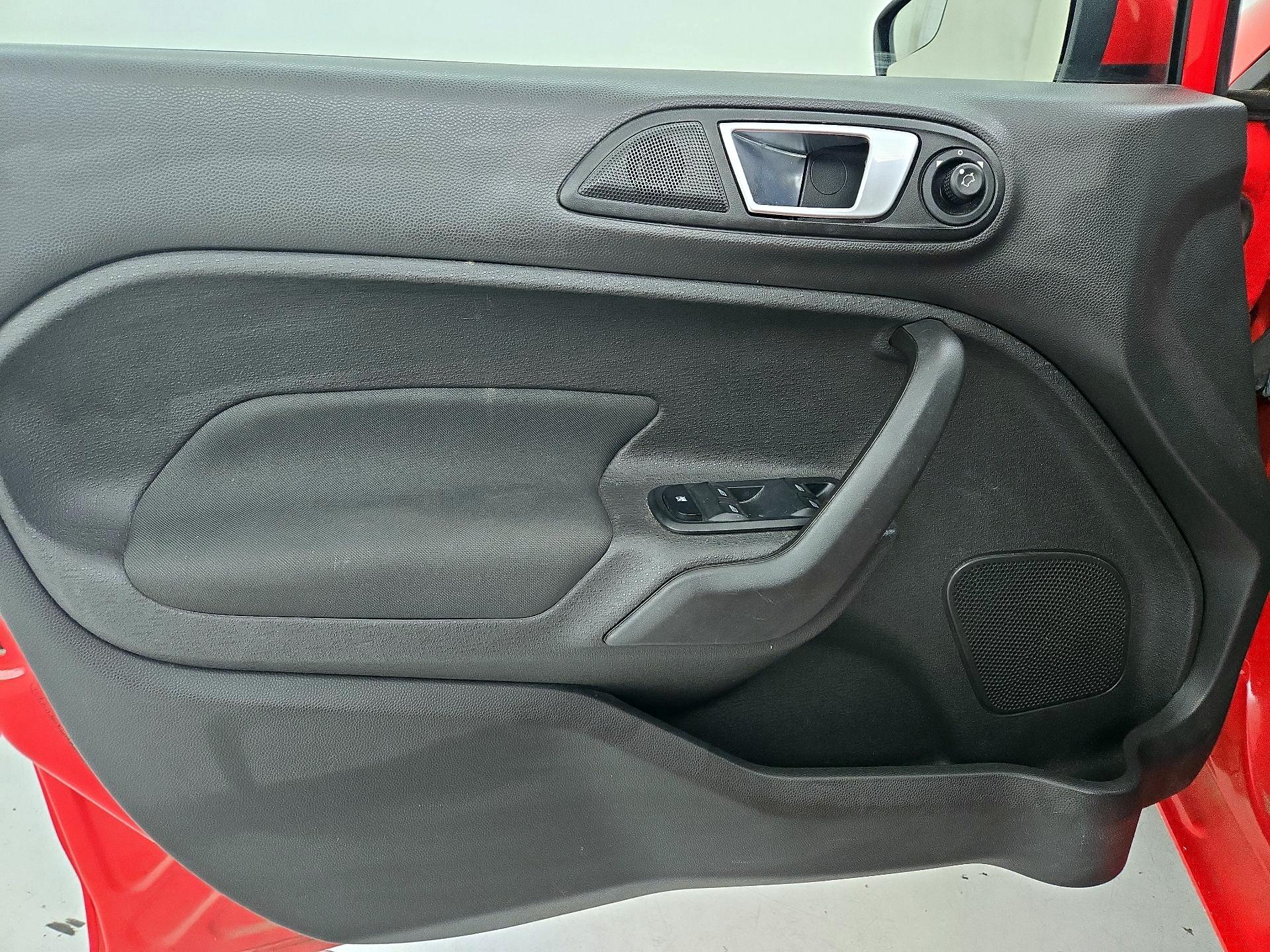 Thumbnail: 2015 Ford Fiesta - 12