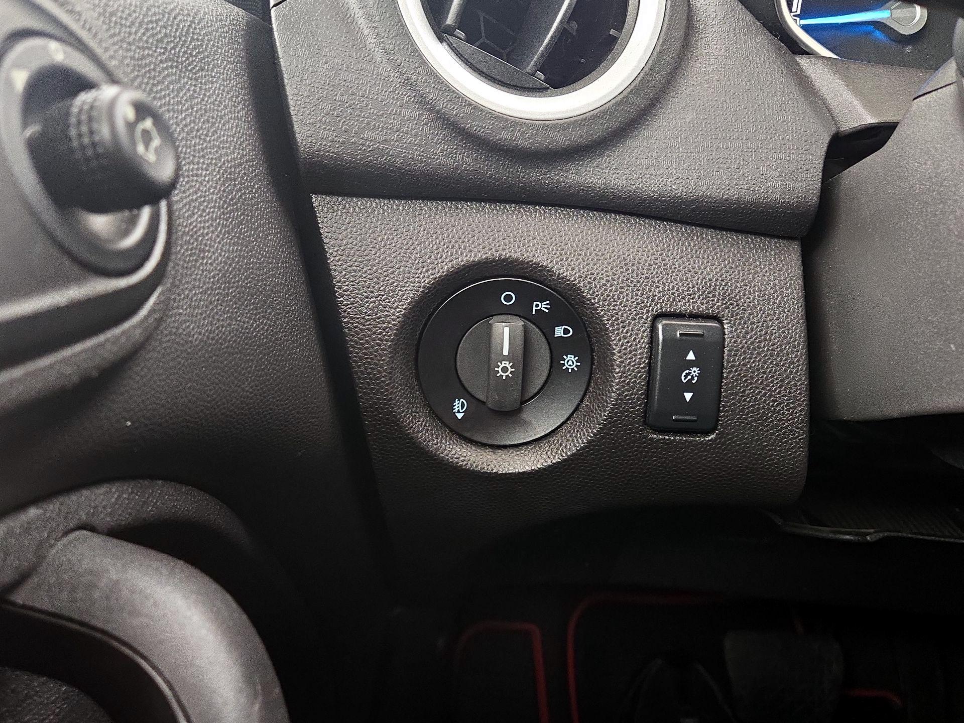Thumbnail: 2015 Ford Fiesta - 13