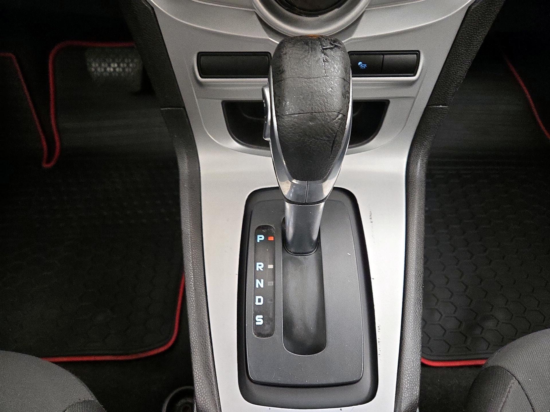 Thumbnail: 2015 Ford Fiesta - 16