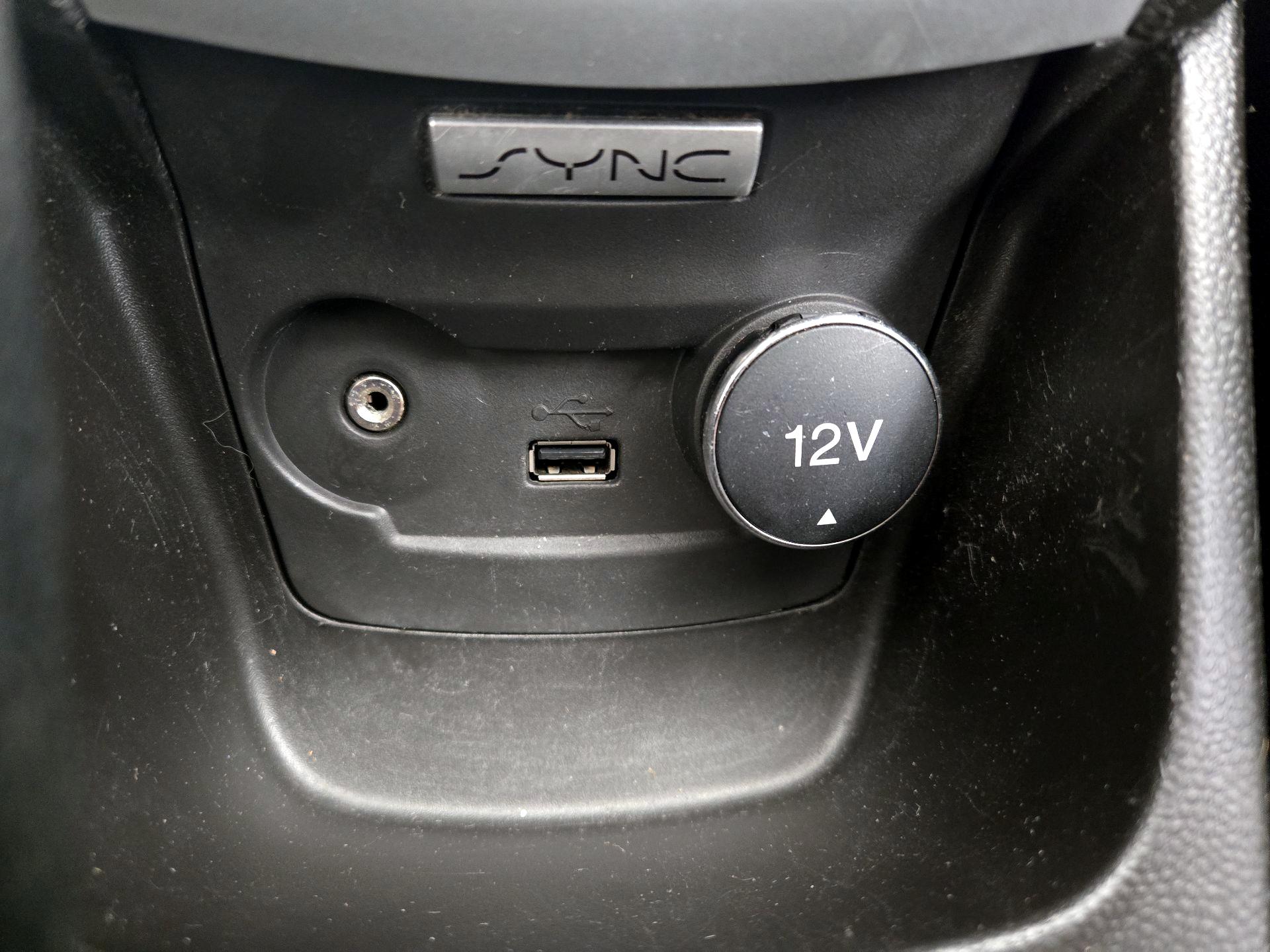 Thumbnail: 2015 Ford Fiesta - 17