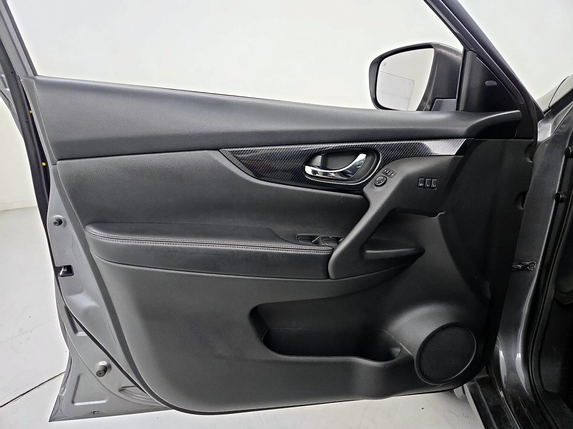 Thumbnail: 2019 Nissan Rogue - 12