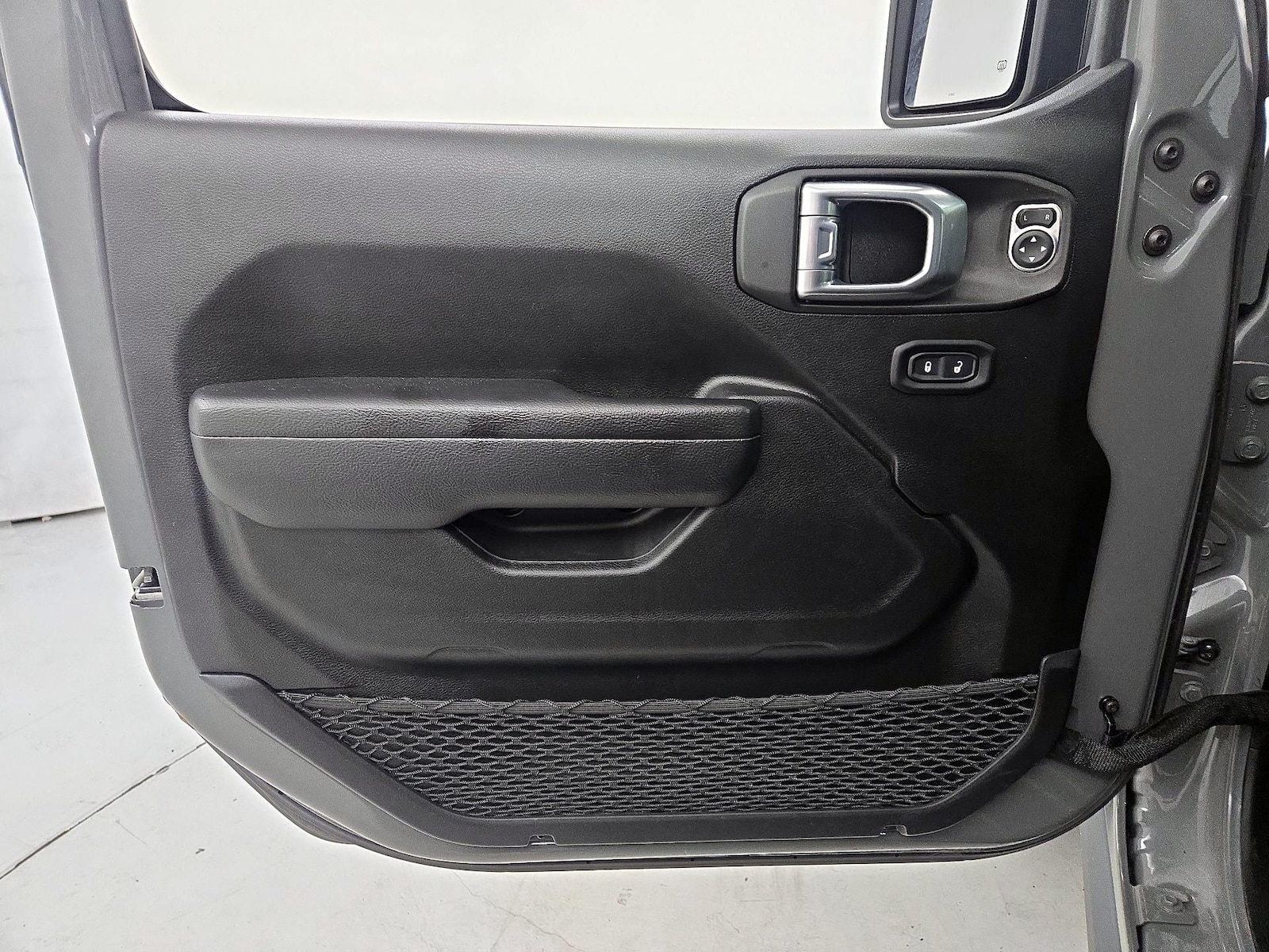 2022 Jeep Wrangler Willys - Photo 13