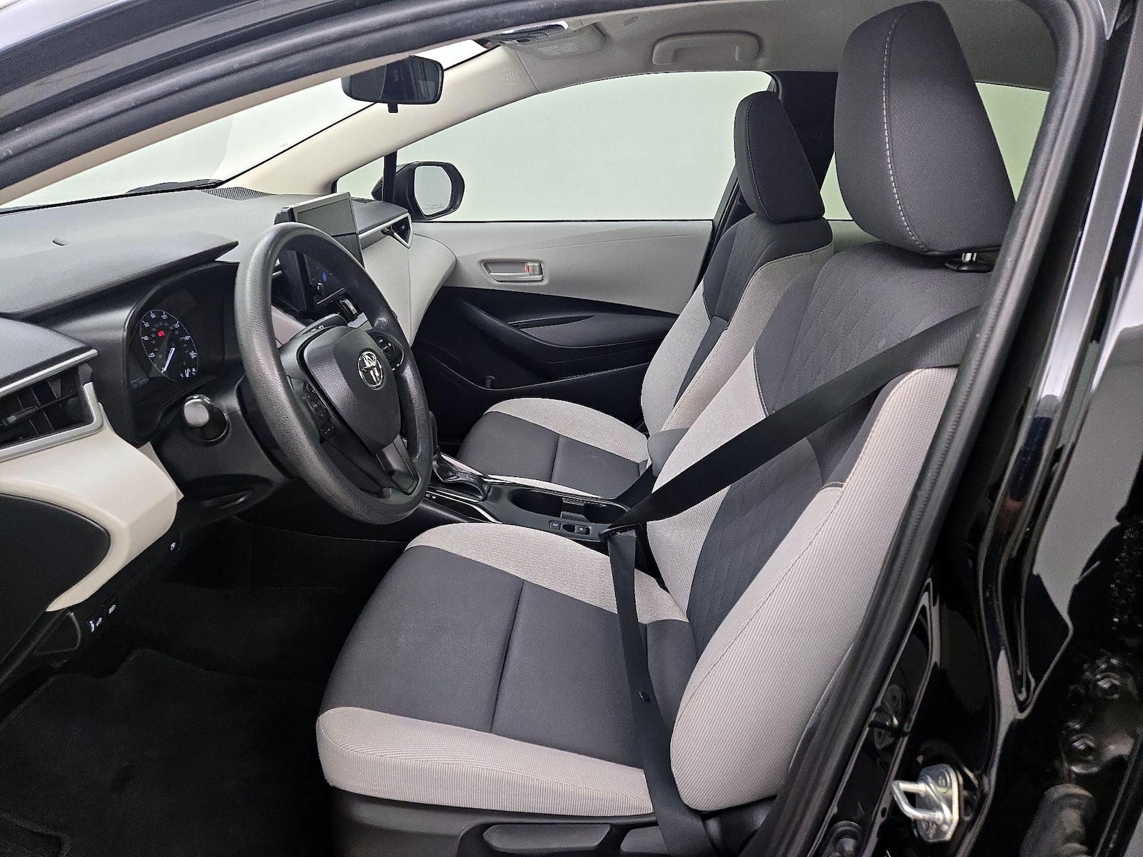 2024 Toyota Corolla LE - Photo 12