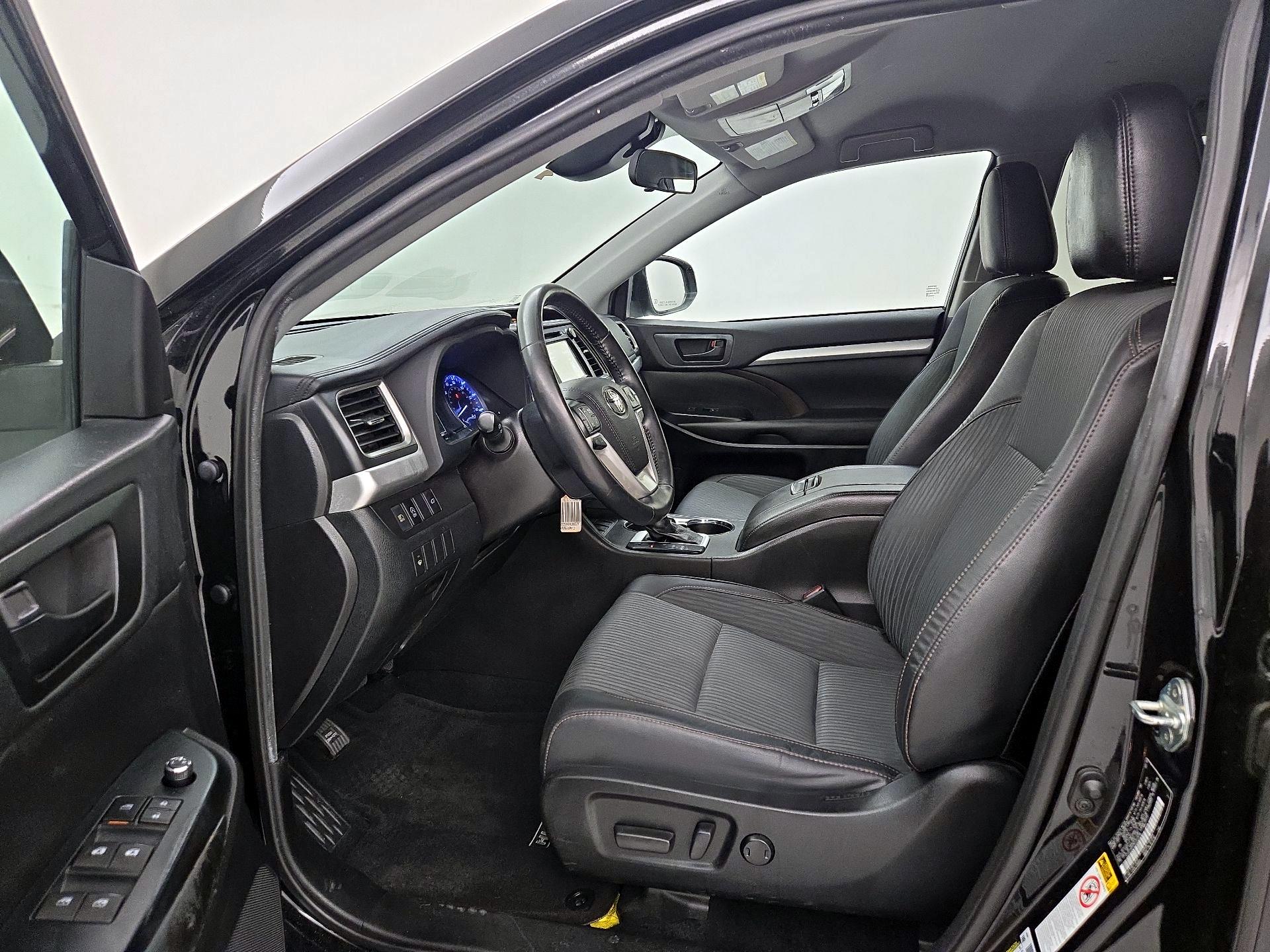 Thumbnail: 2019 Toyota Highlander - 11