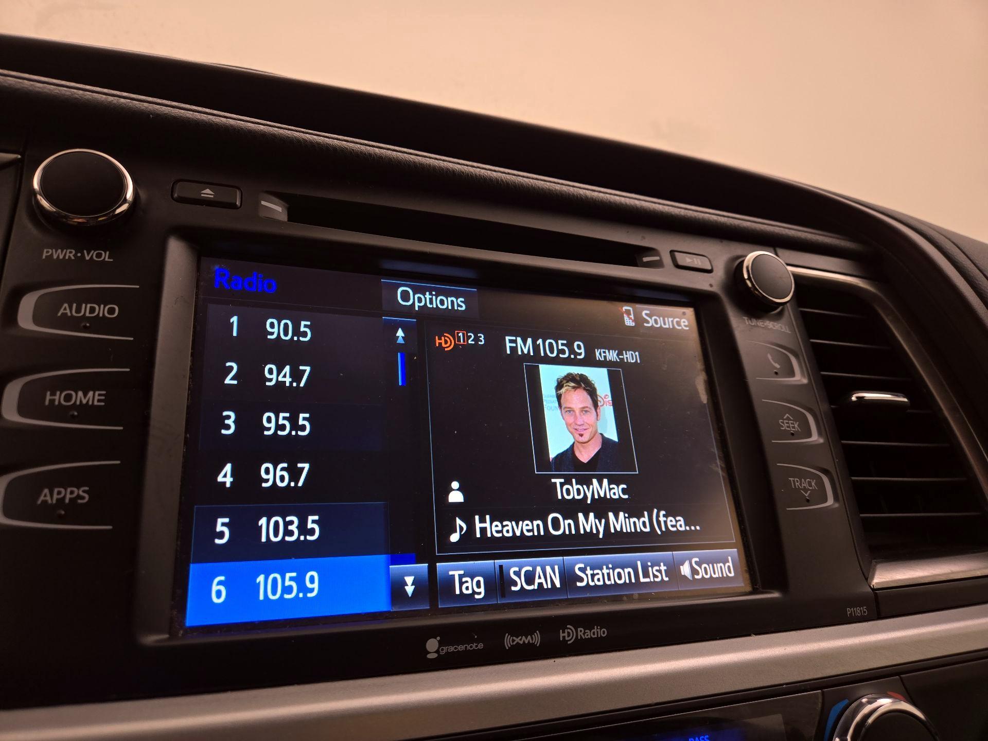 Thumbnail: 2019 Toyota Highlander - 16